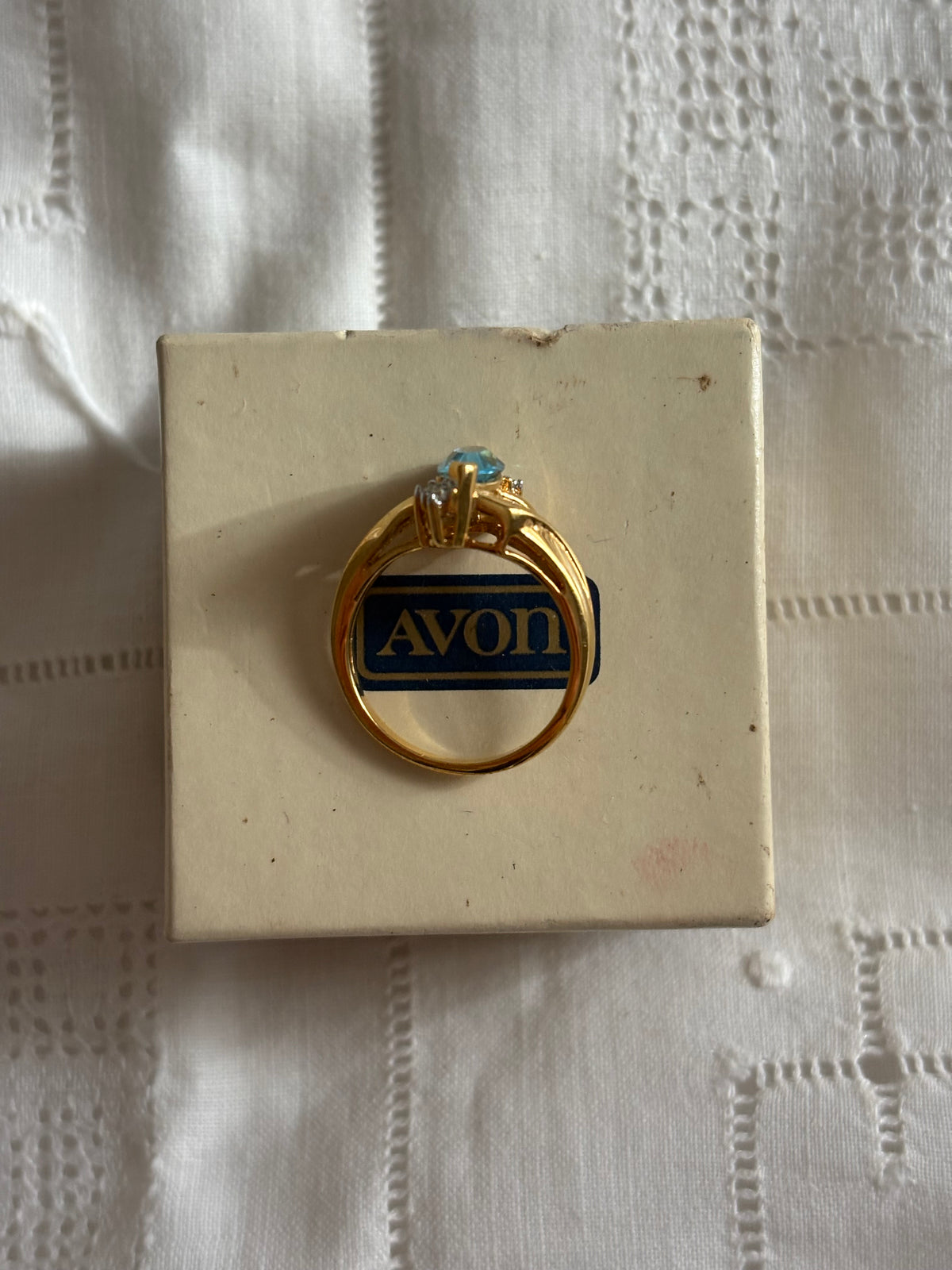 Pierścionek Avon z niebieskim kamieniem