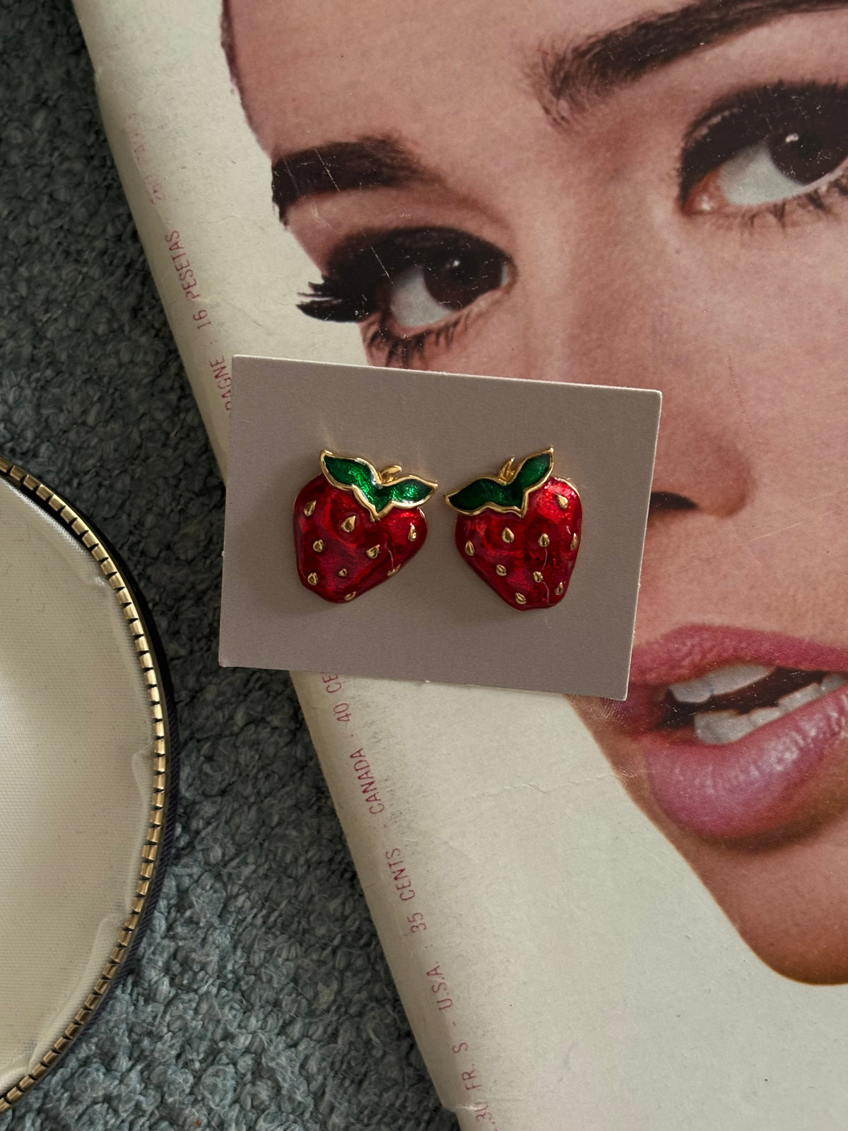 Kolczyki Avon “Very Berry”,1987 rok