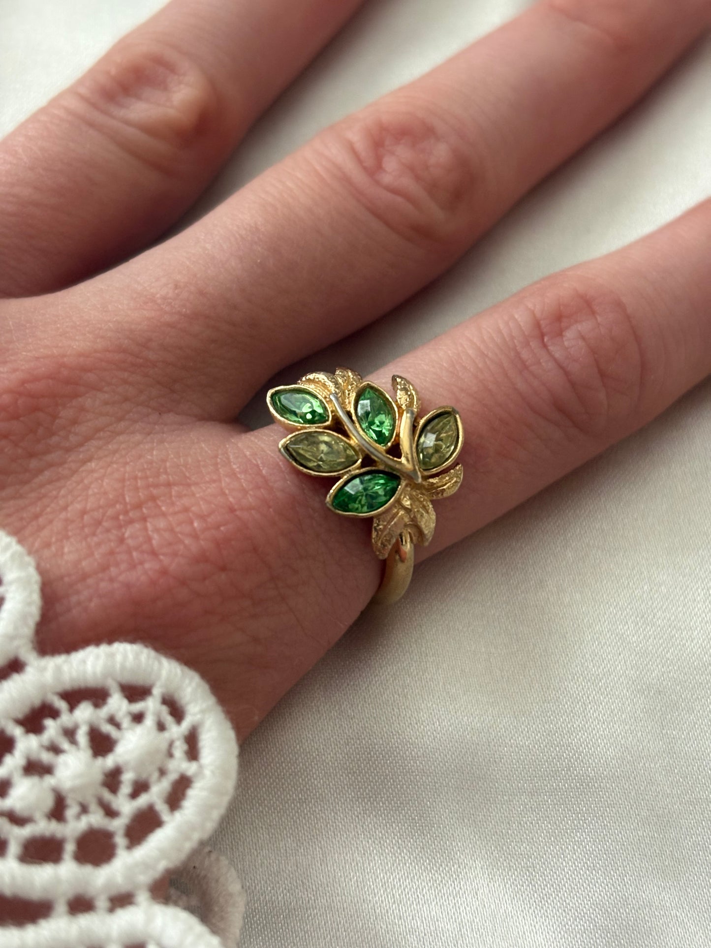 Pierścionek Avon „Leaf Light”,1974 rok