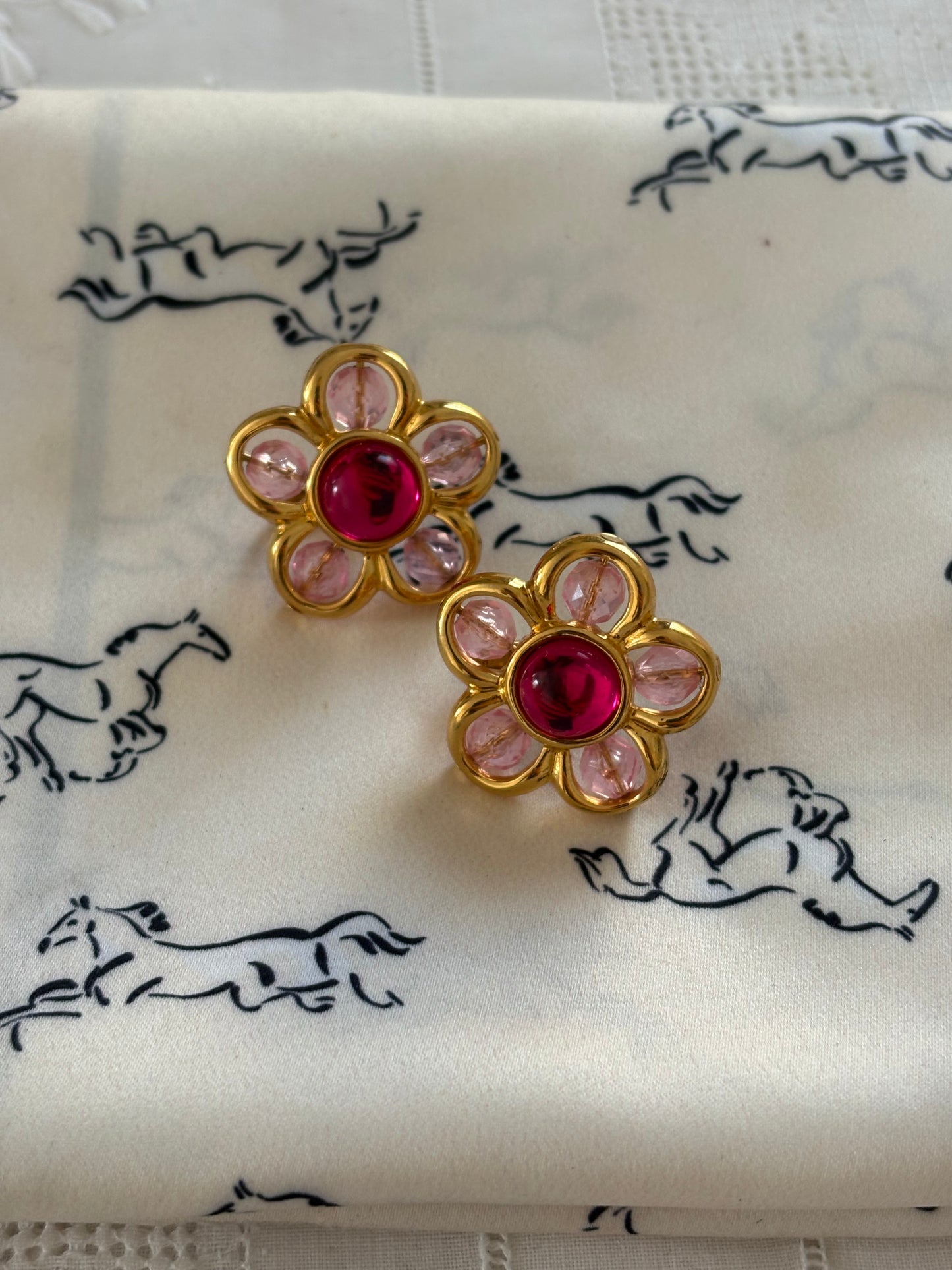 Rzadkie klipsy Napier w kształcie kwiatów