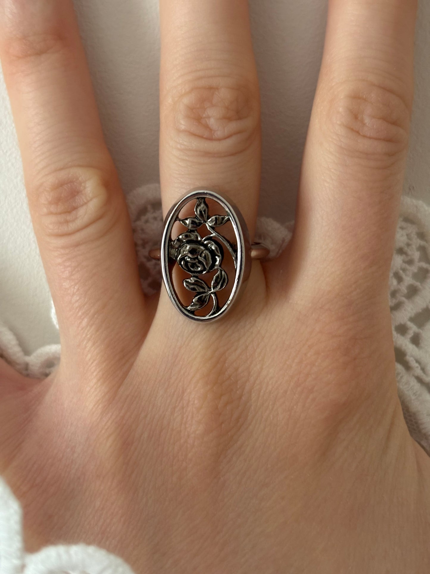 Avon "ROSAMONDE" ring, 1975