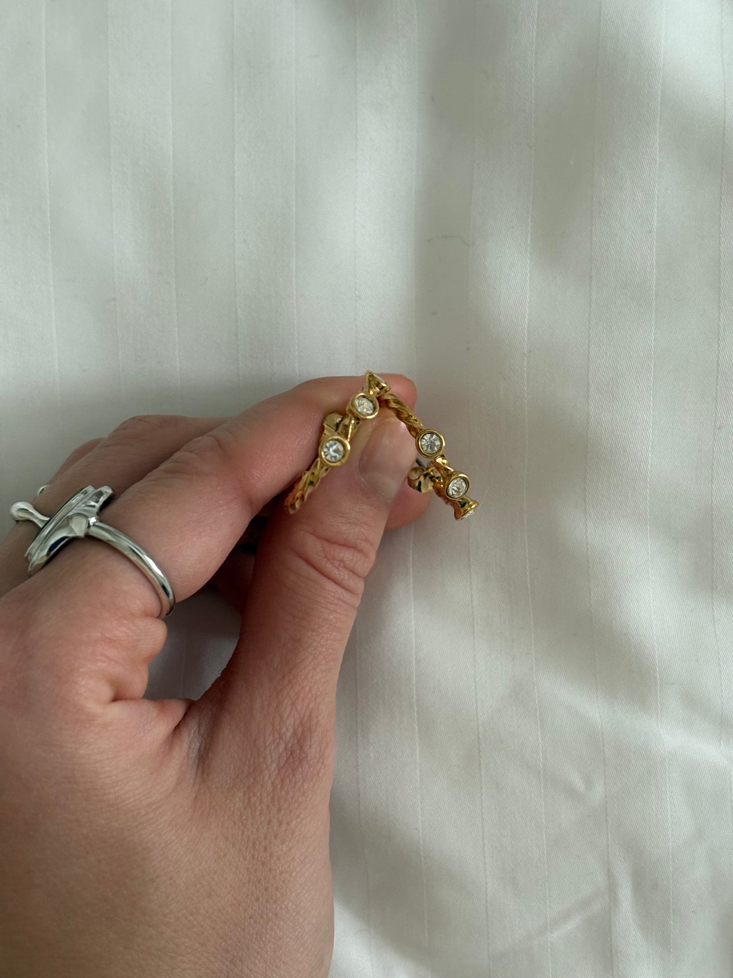 Kolczyki Avon “Brilliant hoop”,1991 rok