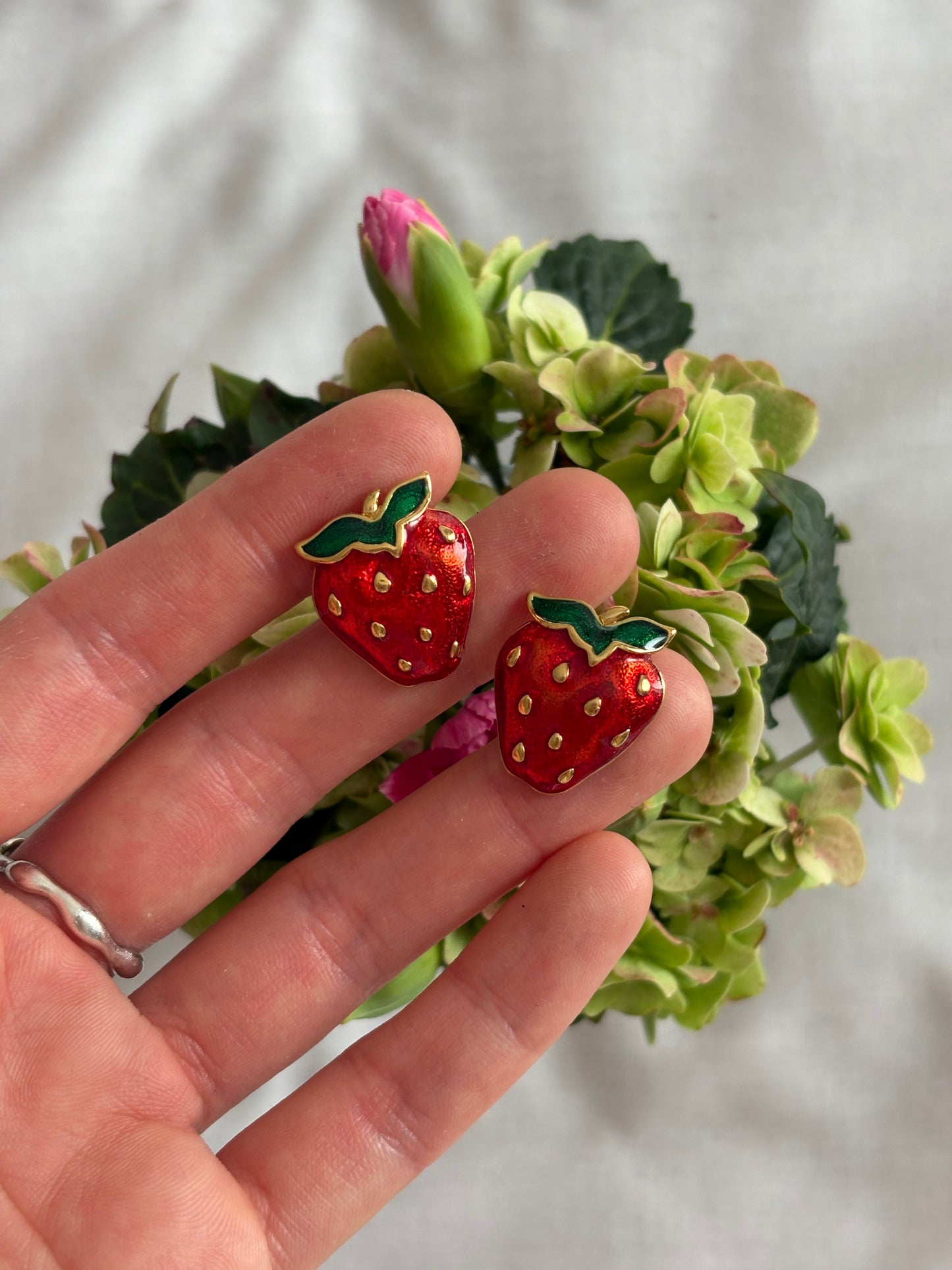 Kolczyki Avon “ Very - Berry”,1990 rok
