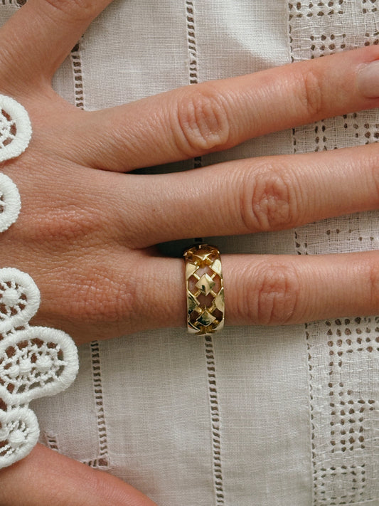 Pozłacany pierścionek Avon „Gilded Trellis”, rozmiar 17 (54)