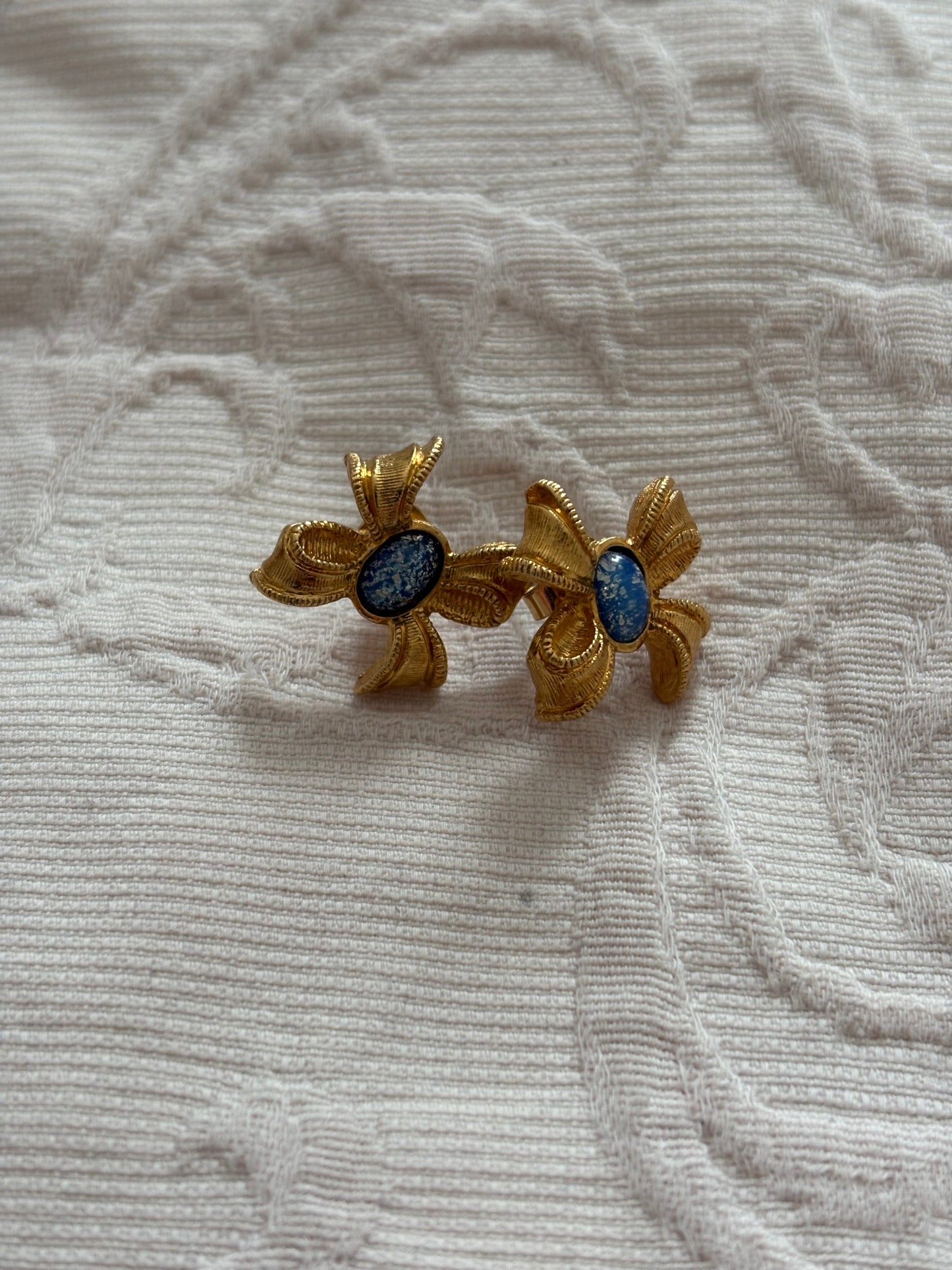 Avon "Delicate Bow" earrings, 1997