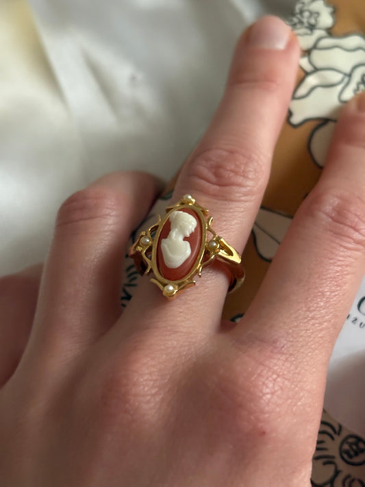 Pierścionek Avon “Cameo”,1978 rok