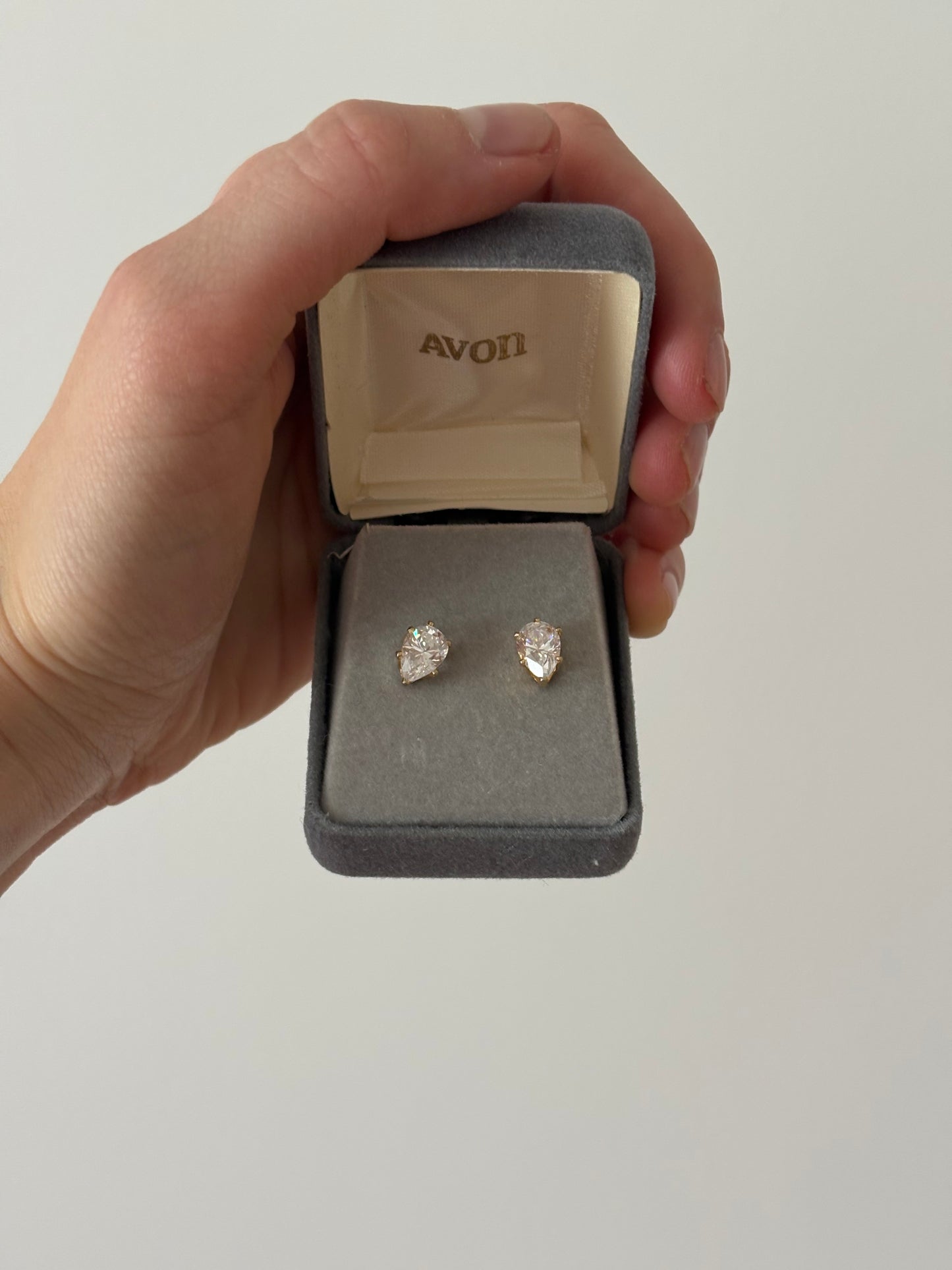 Kolczyki Avon w kształcie kryształowych łezek