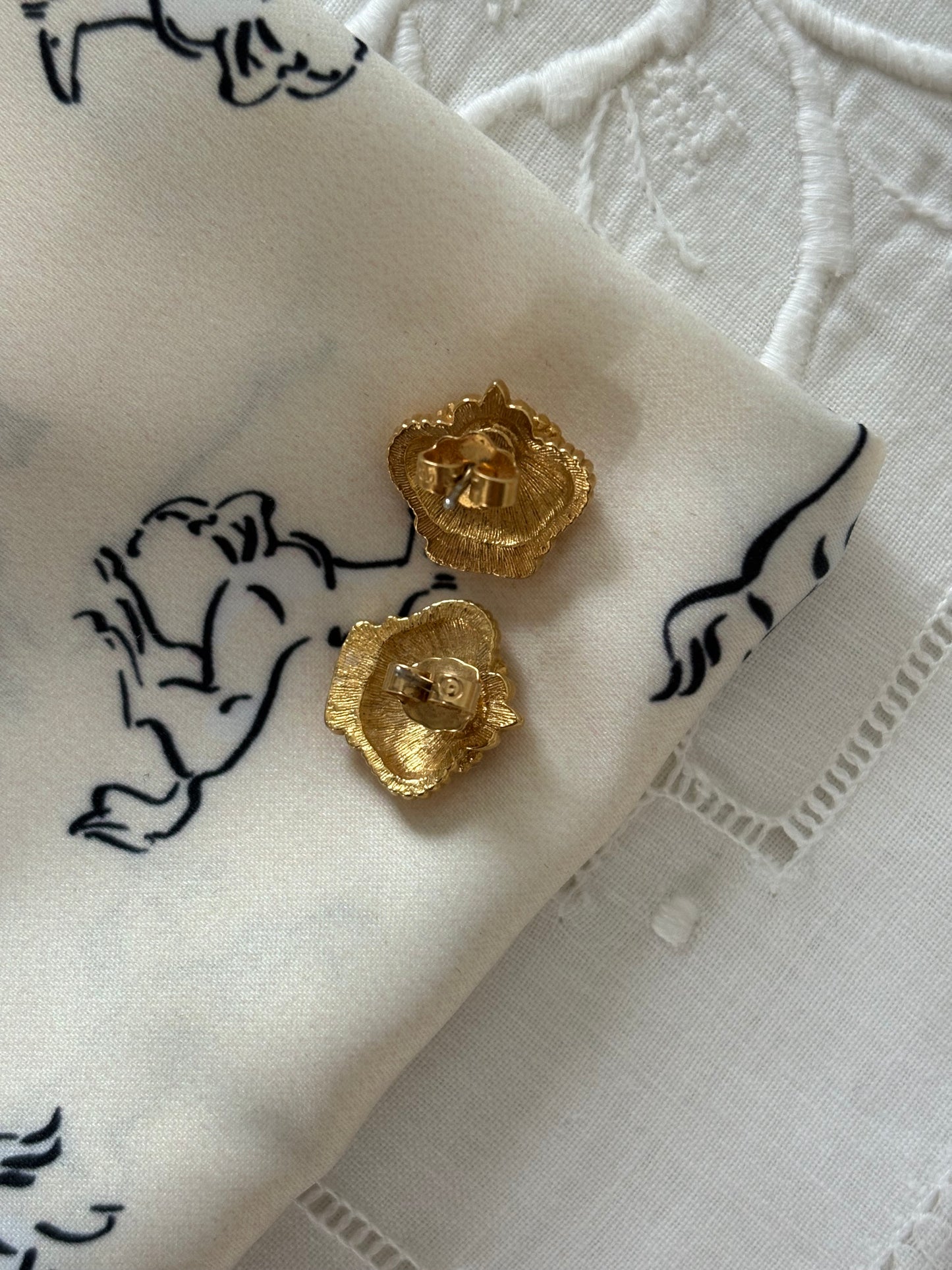 Pozłacane kolczyki Avon „Regal Crown”, 1989