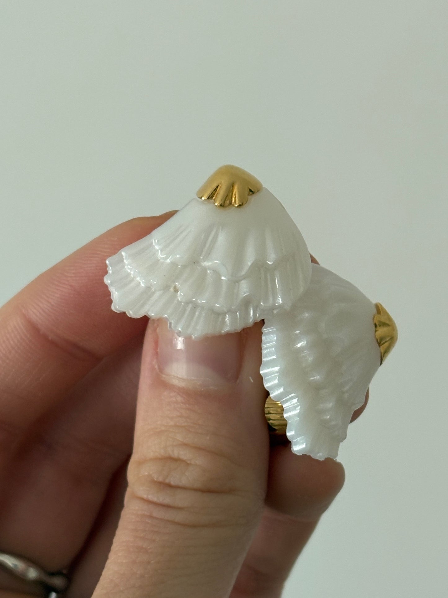 Klipsy Avon„Pearlized petal” 1988 rok