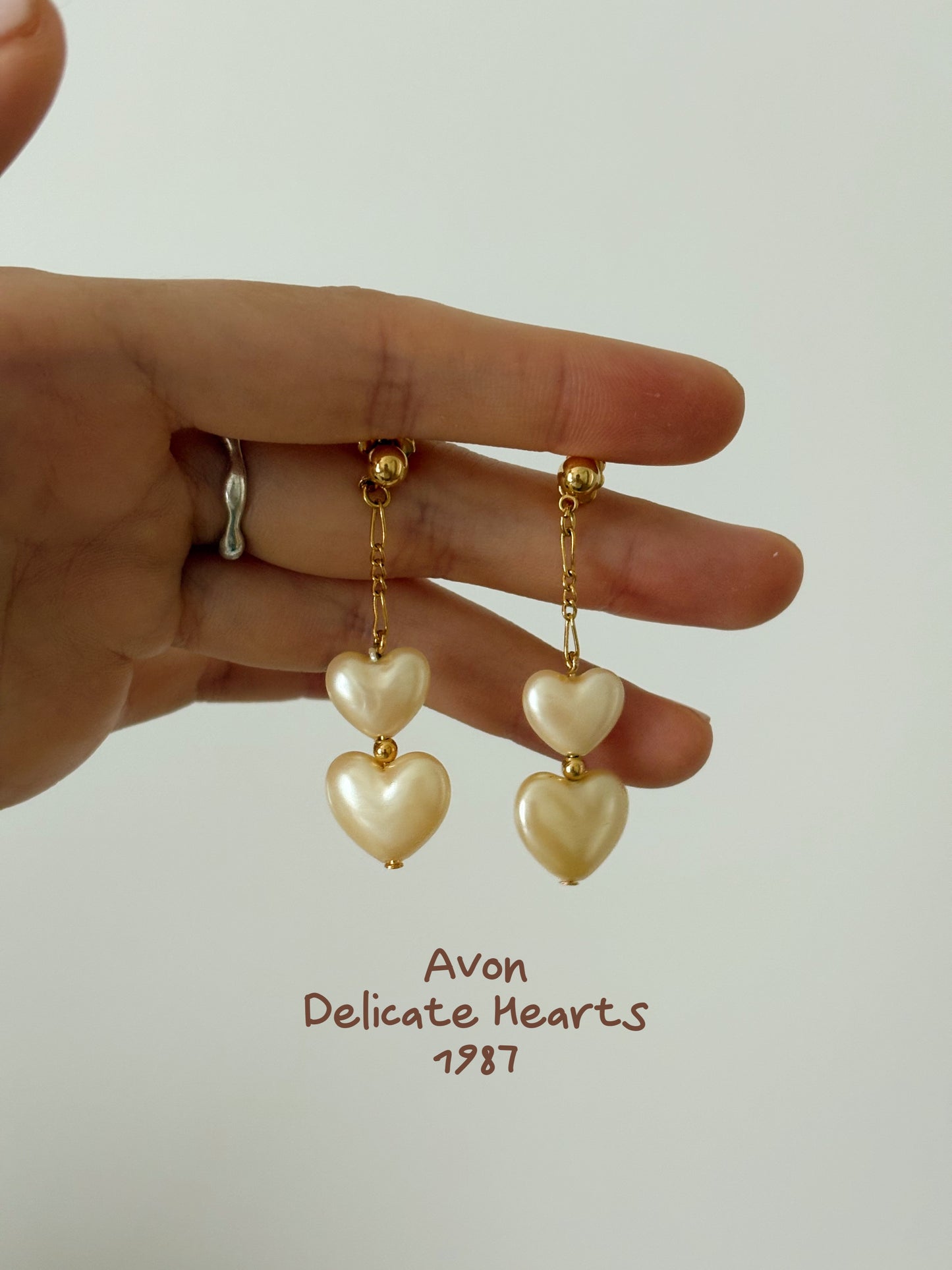 Kolczyki Avon “Delicate hearts”, 1987 rok