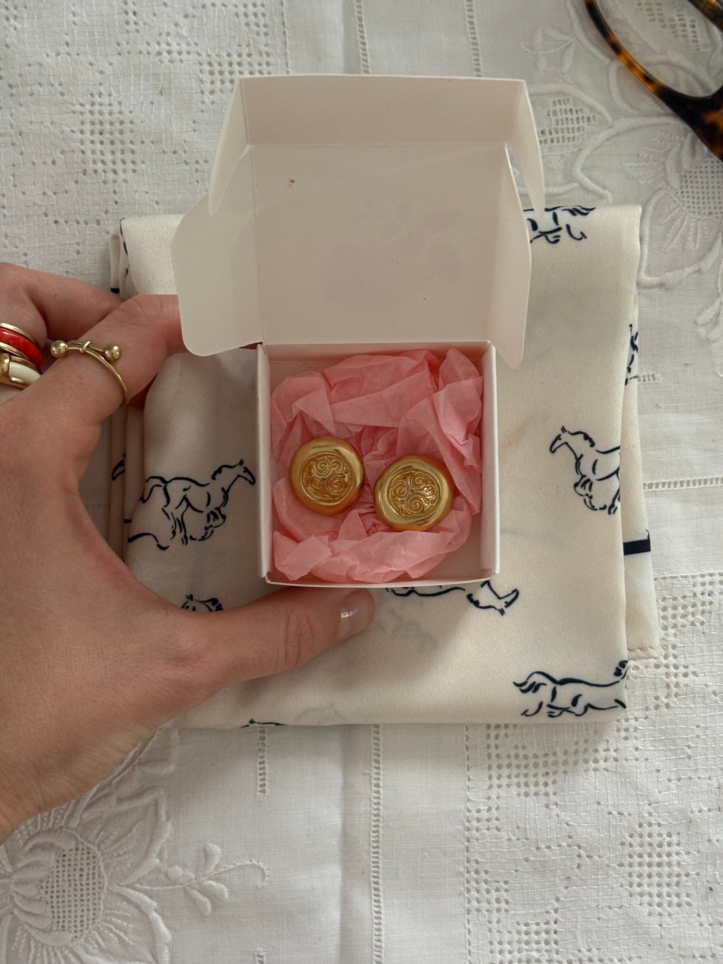 Pozłacane kolczyki Givenchy z lat 80.