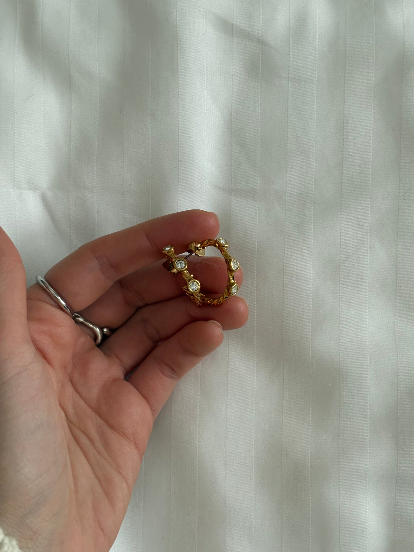 Kolczyki Avon “Brilliant hoop”,1991 rok