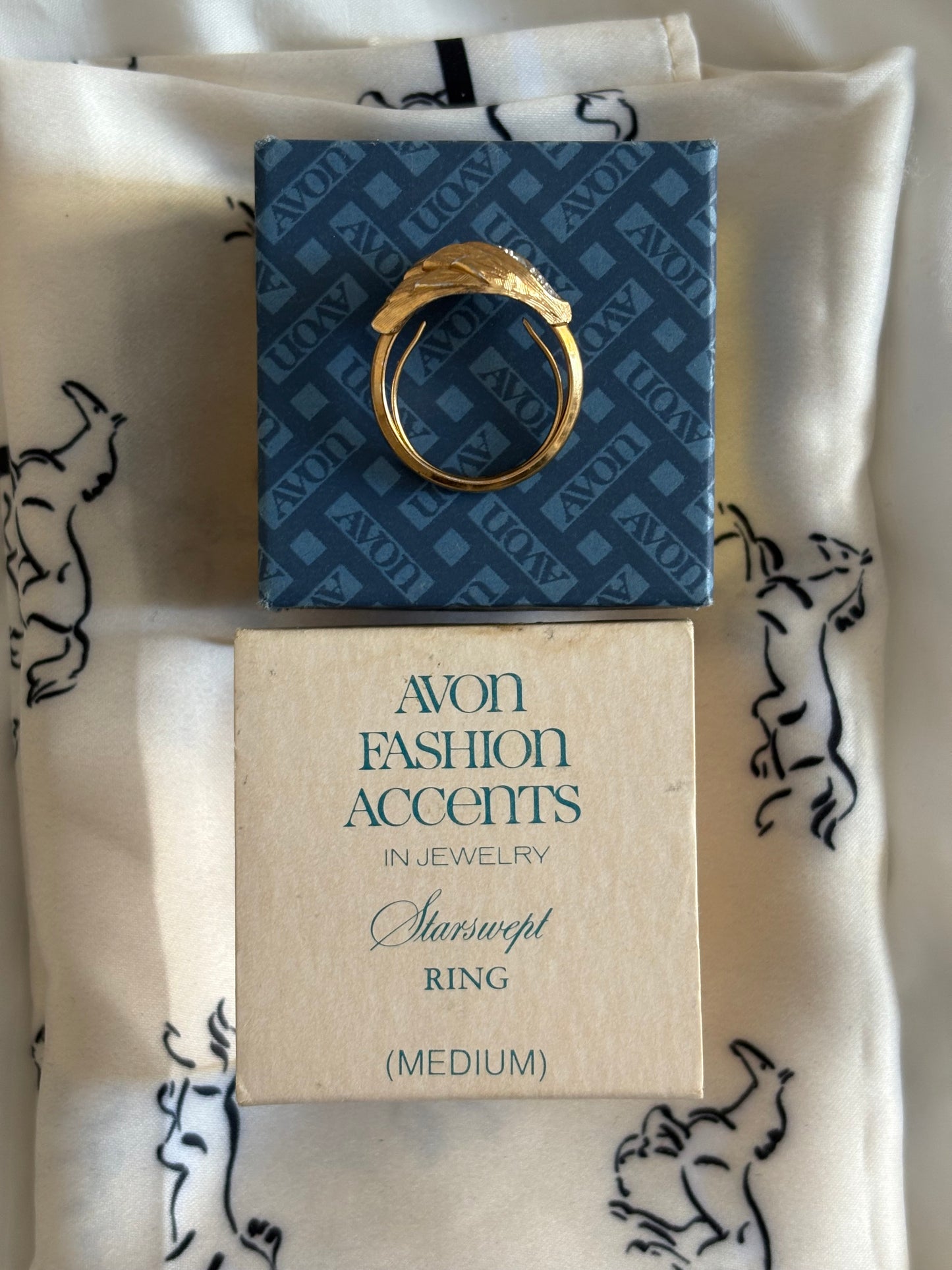 PIERŚCIONEK AVON “Starswept”,1975 rok