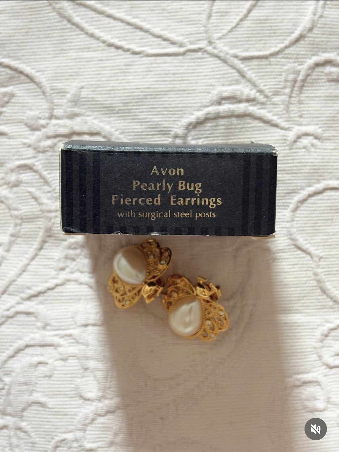 Kolczyki Avon „Pearly bug”,1992 rok