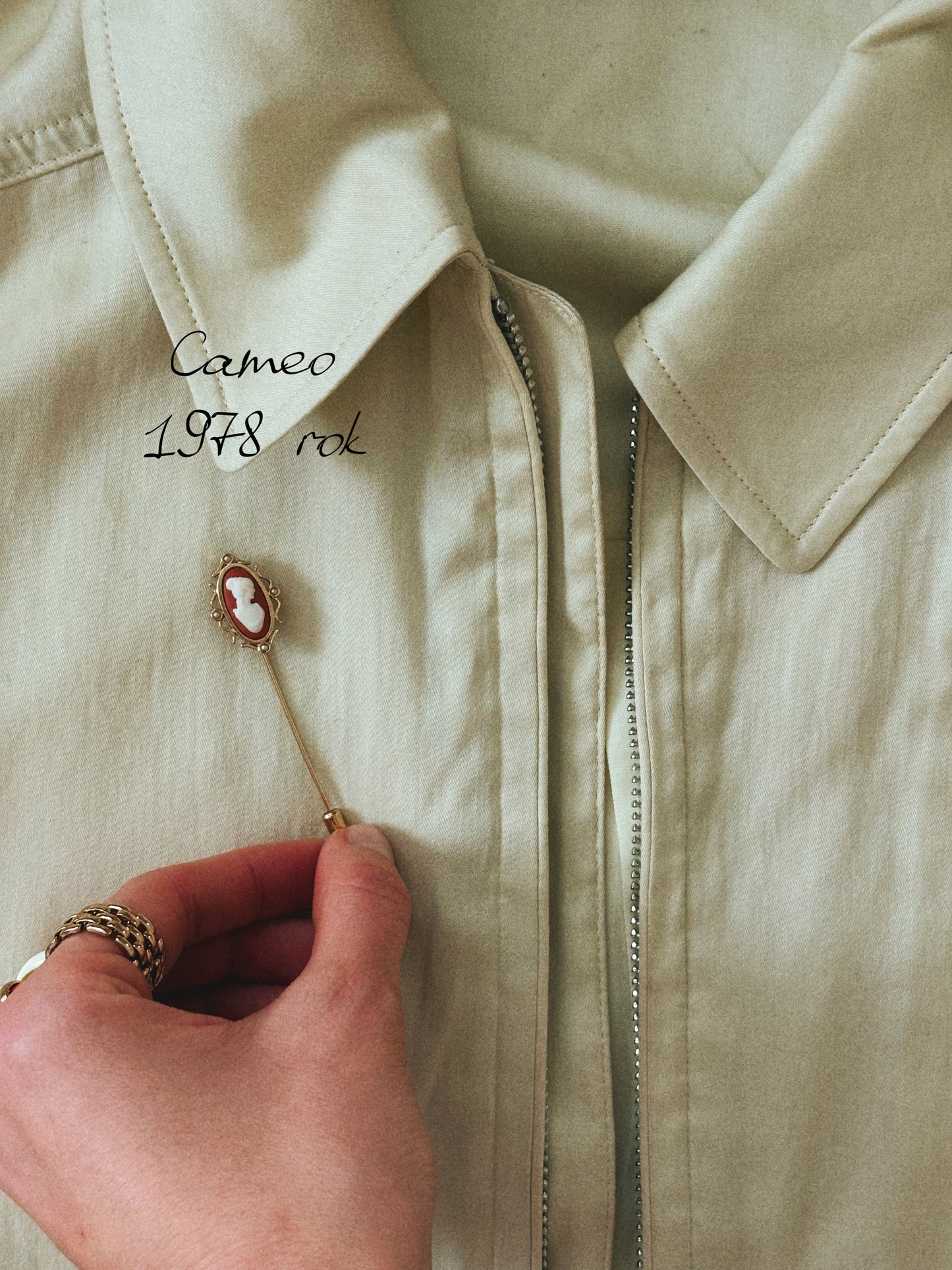 Broszka- szpilka z kameą Avon „Cameo Stickpin”, 1978 rok