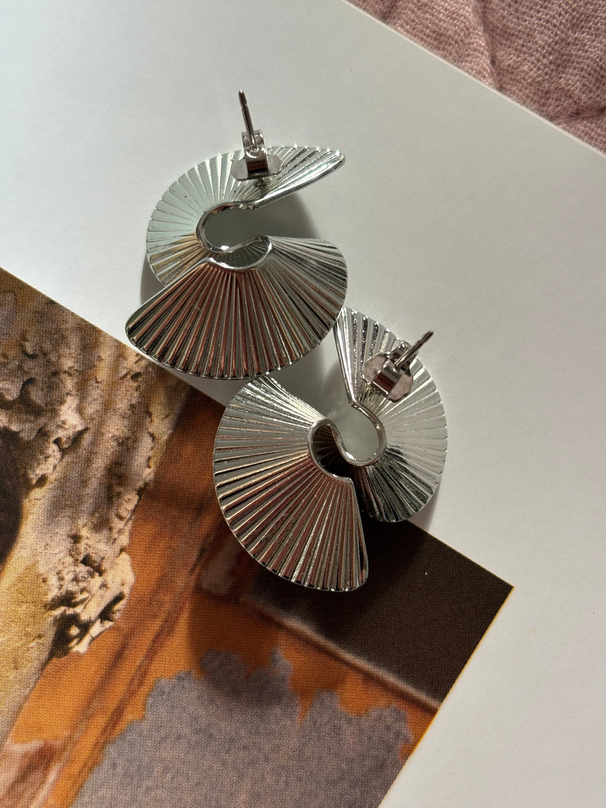 Kolczyki Avon “Fan twist”,1987  r.