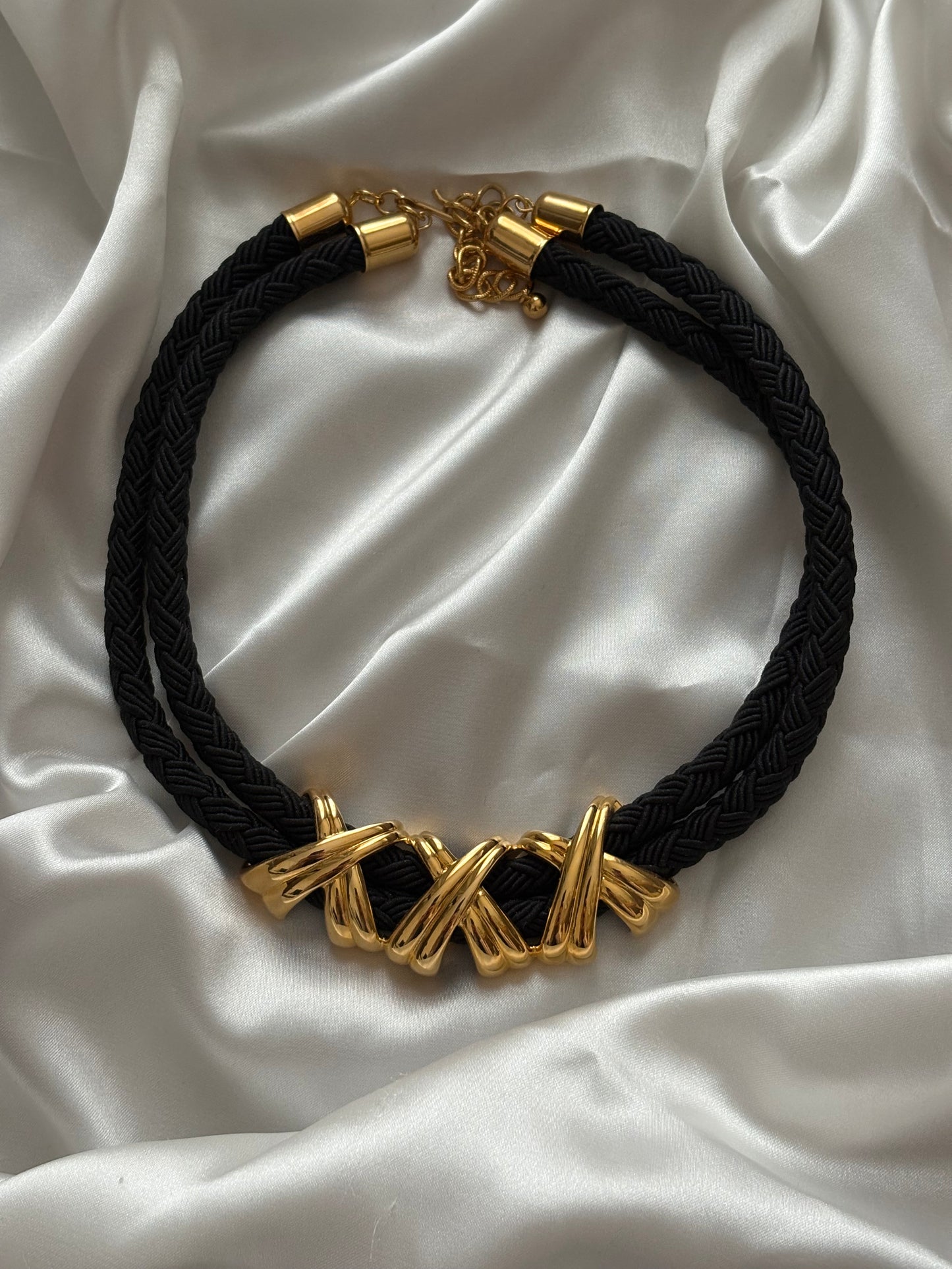 Naszyjnik Avon „Dramatic Kiss”, 1989