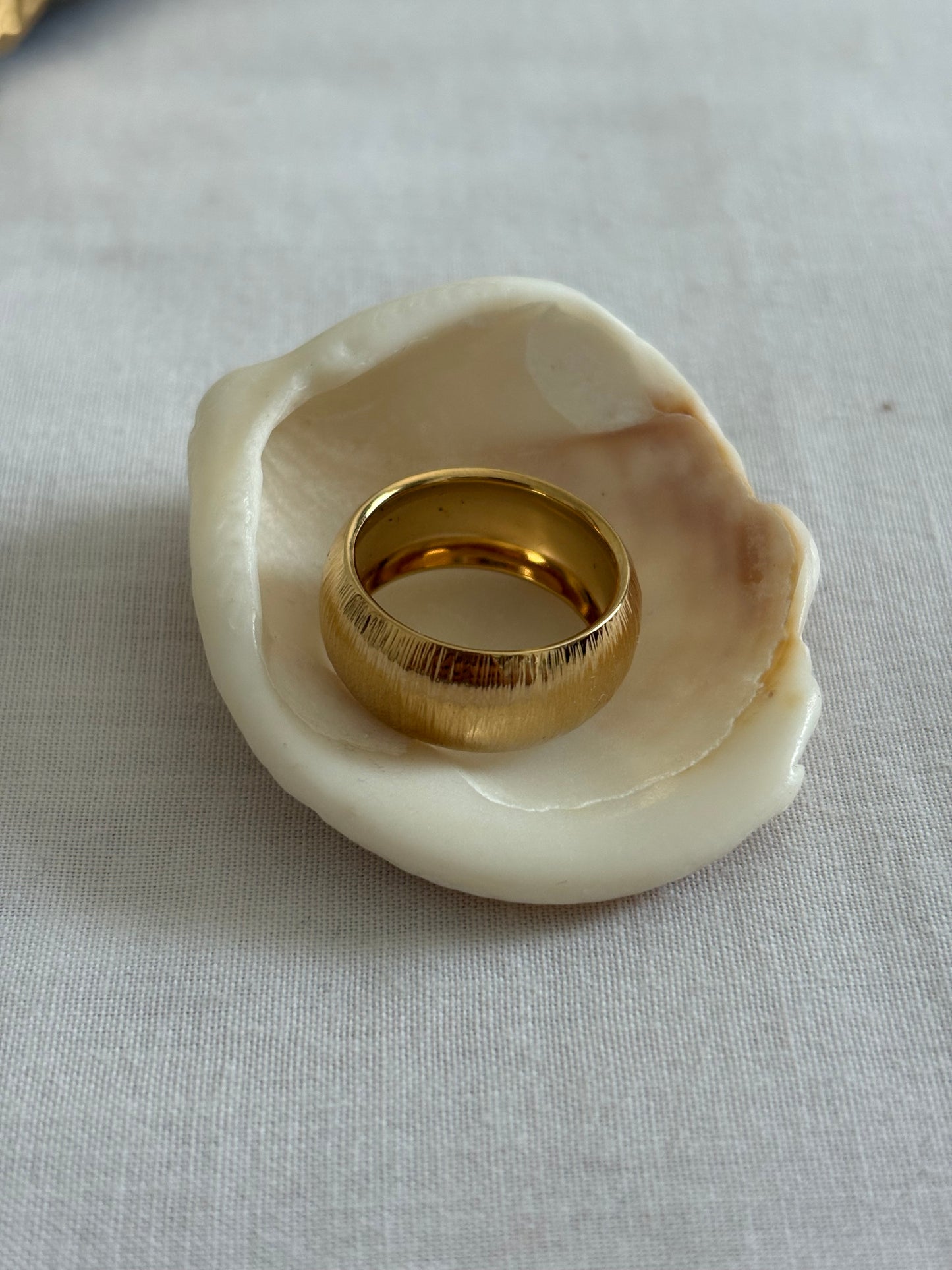 Pierścionek Avon “Florentine band”,18 mm