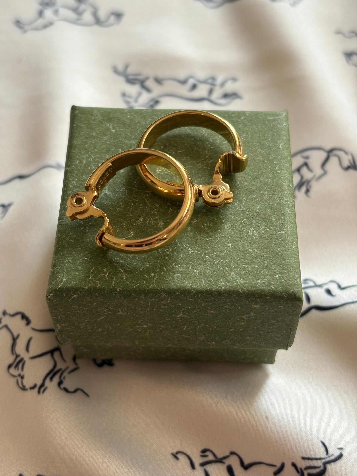 Klasyczne pozłacane klipsy Monet