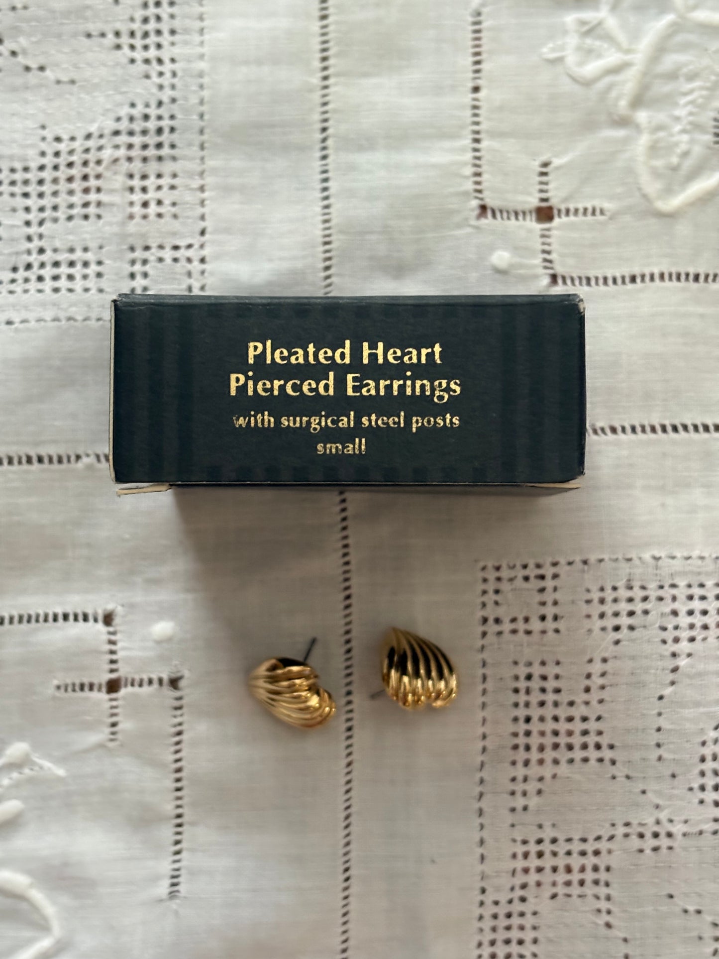 Kolczyki Avon “Pleated heart”,1994 rok