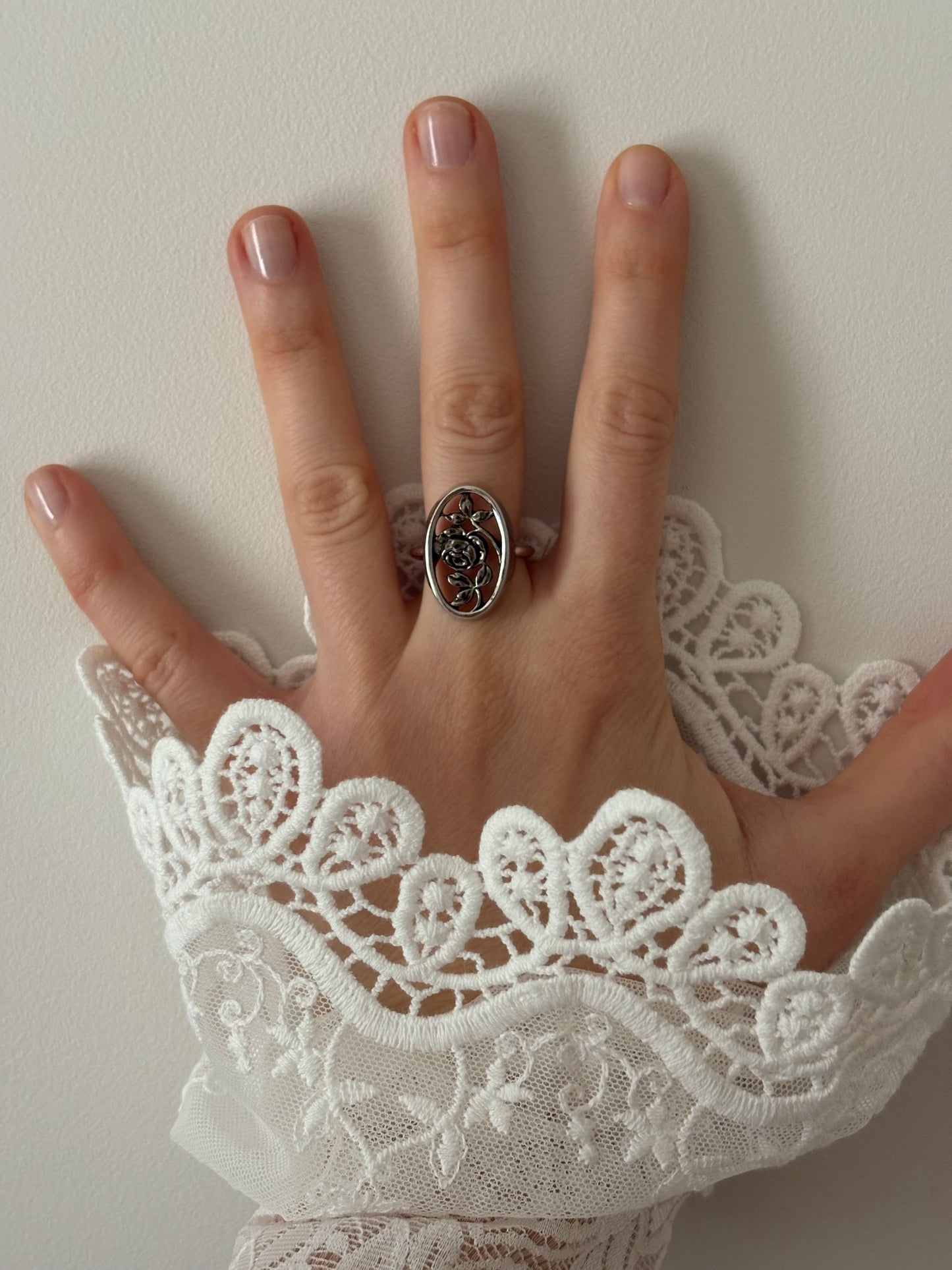 Avon "ROSAMONDE" ring, 1975