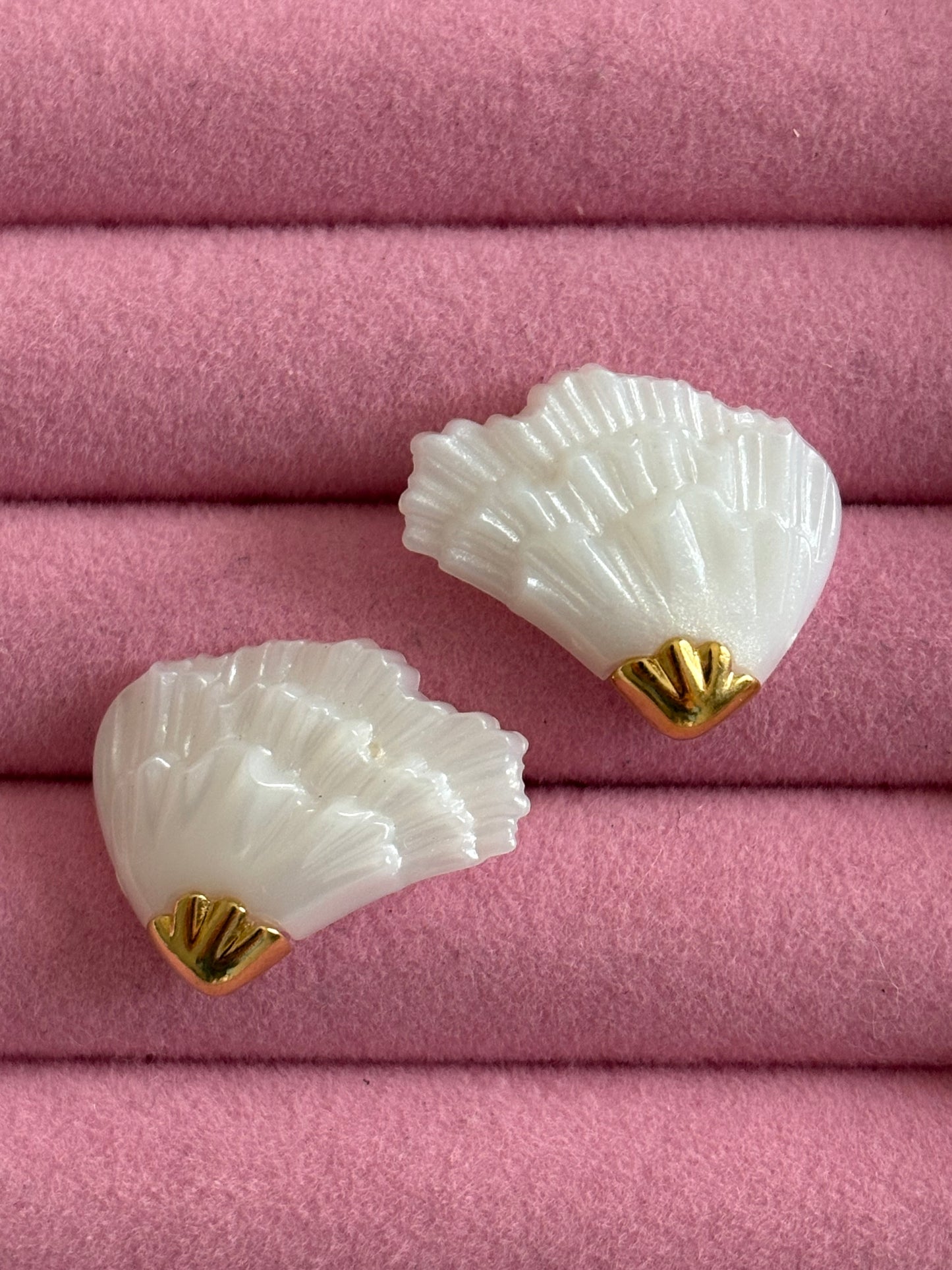 Klipsy Avon„Pearlized petal” 1988 rok