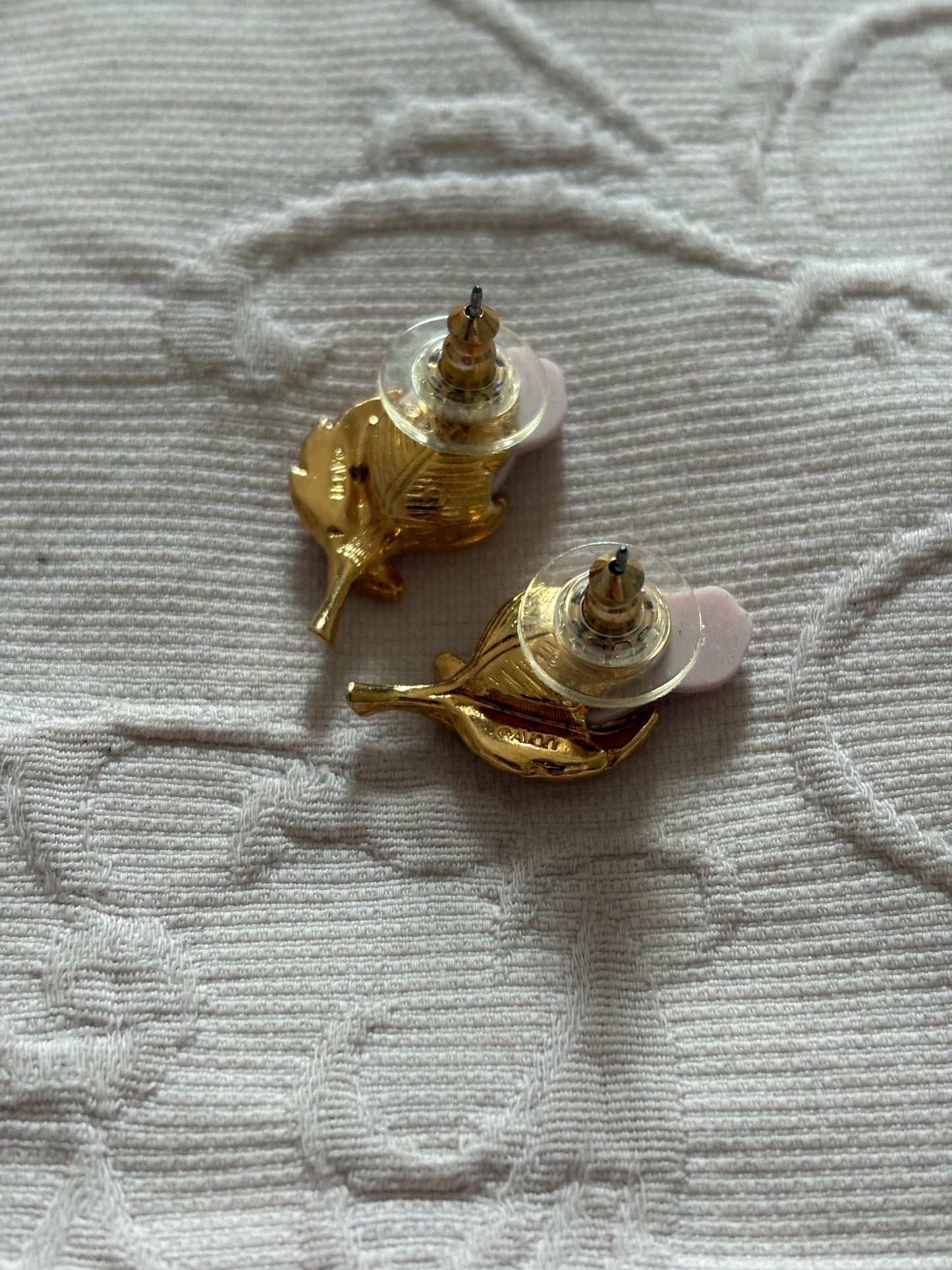 Avon rose-shaped earrings, 1994