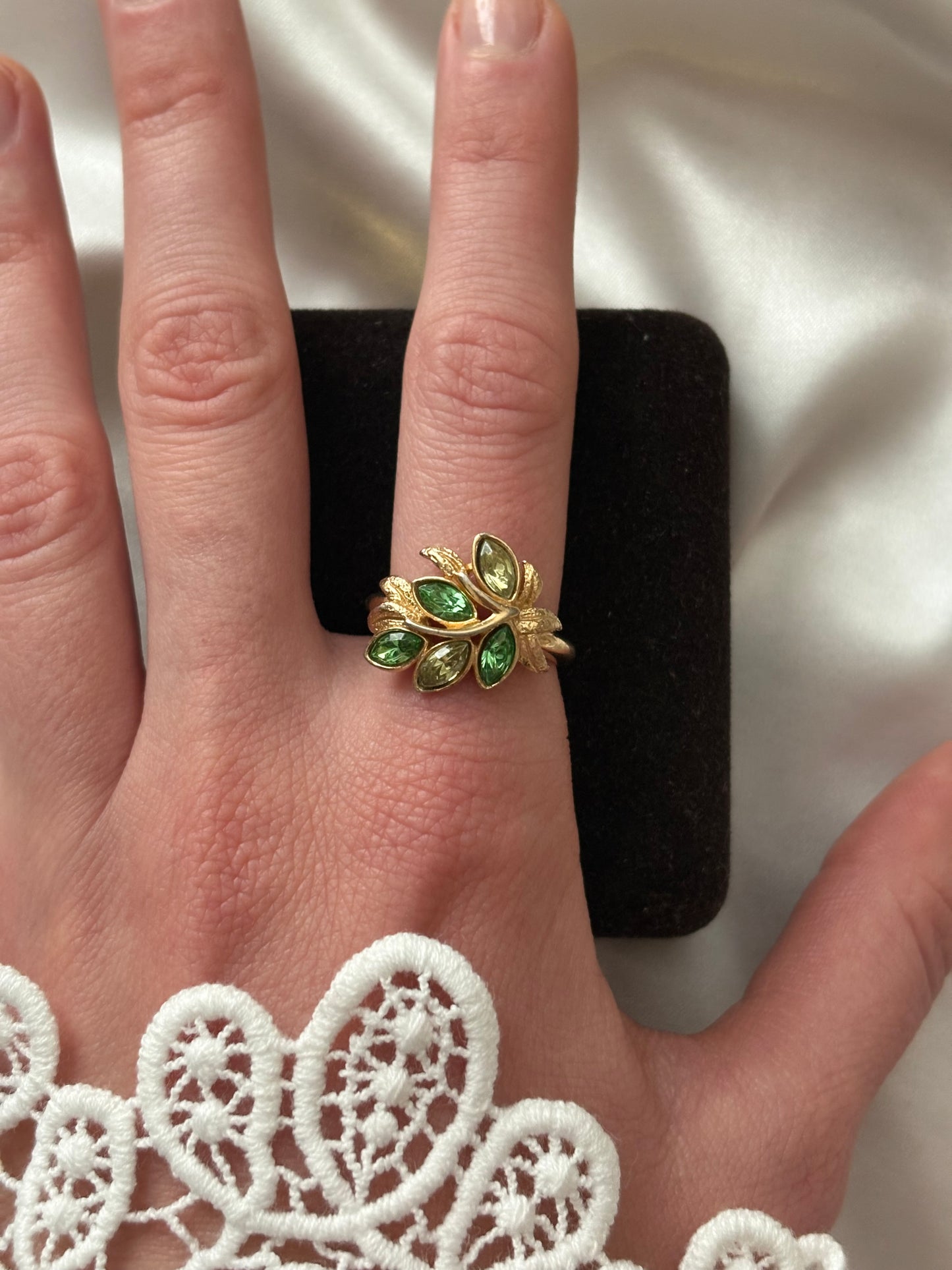 Pierścionek Avon „Leaf Light”,1974 rok