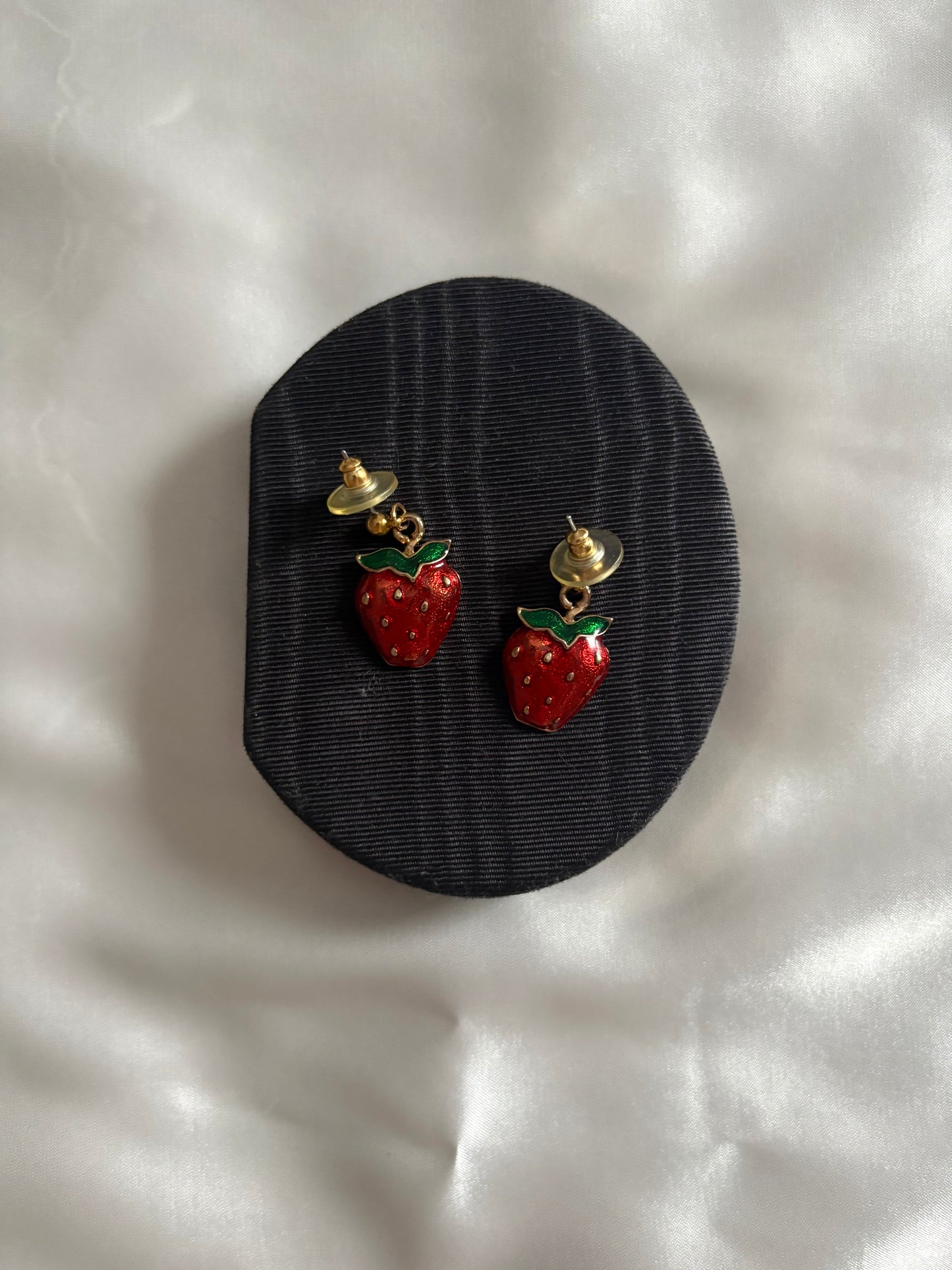 Kolczyki w postaci truskawek