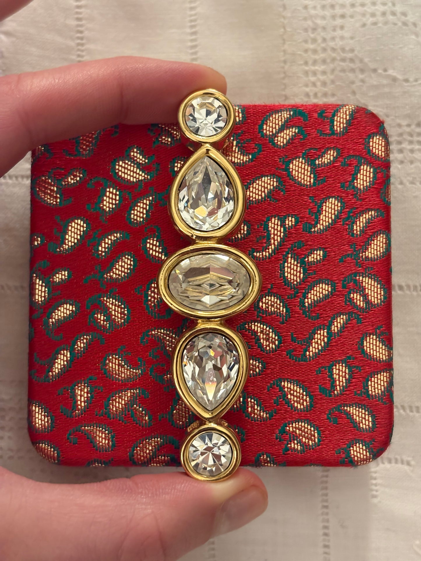 Pozłacana broszka Givenchy z kryształami