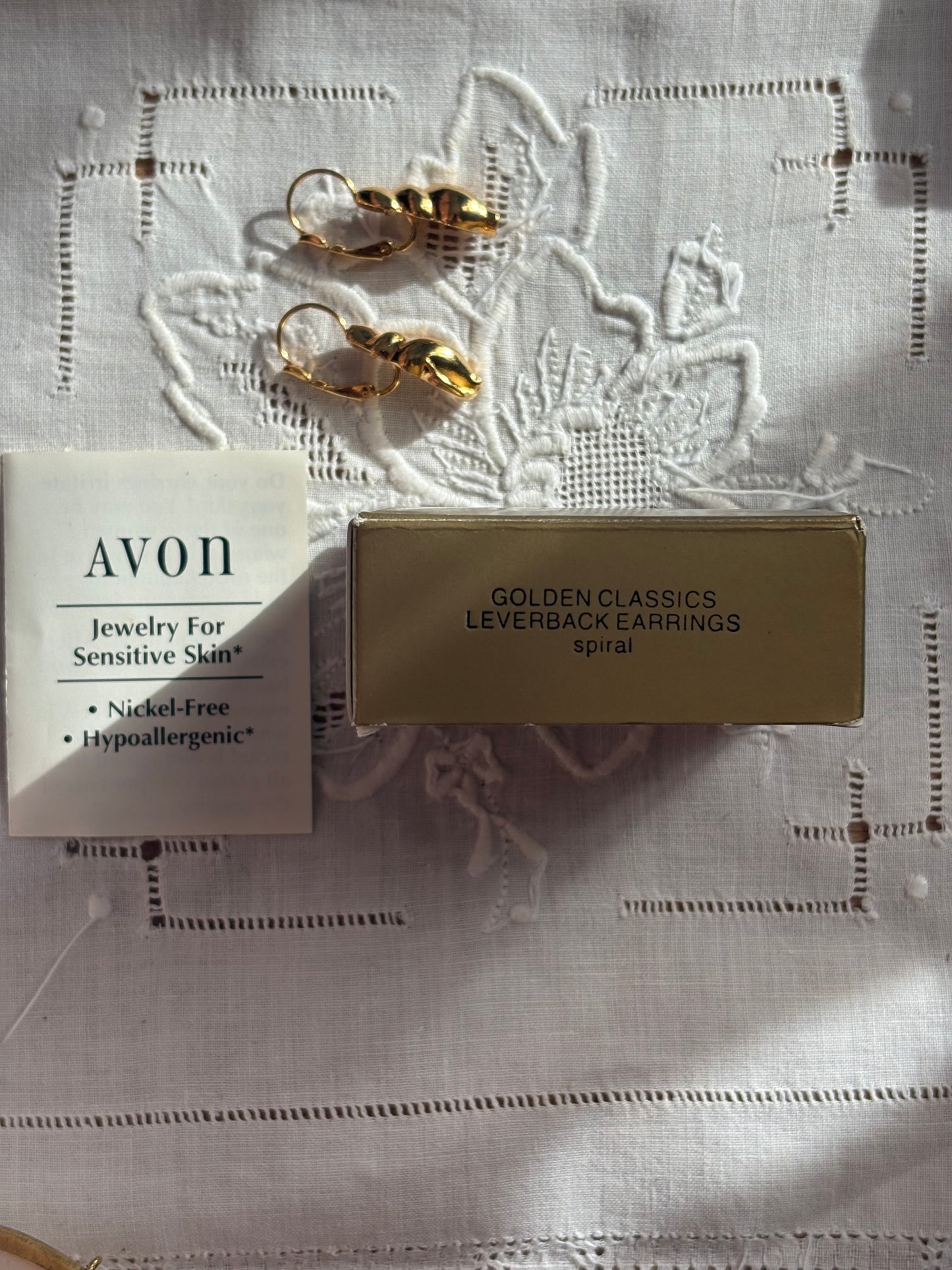 Avon "GOLDEN CLASSICS LEVERBACK" Earrings, 1997