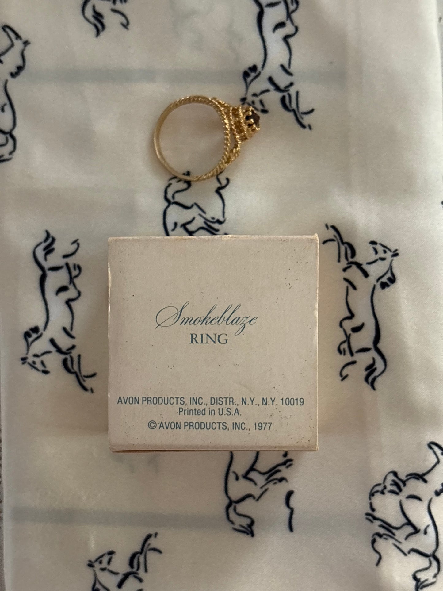 Pierścionek Avon „Smokeblaze” (1977)