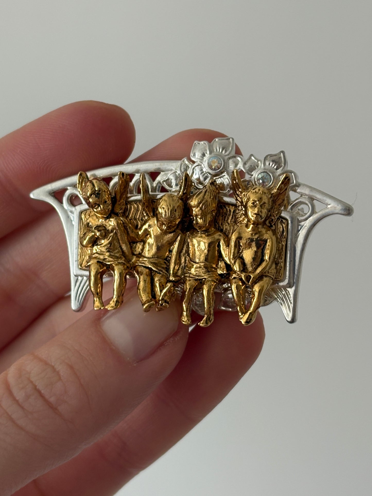Edgar Berebi brooch