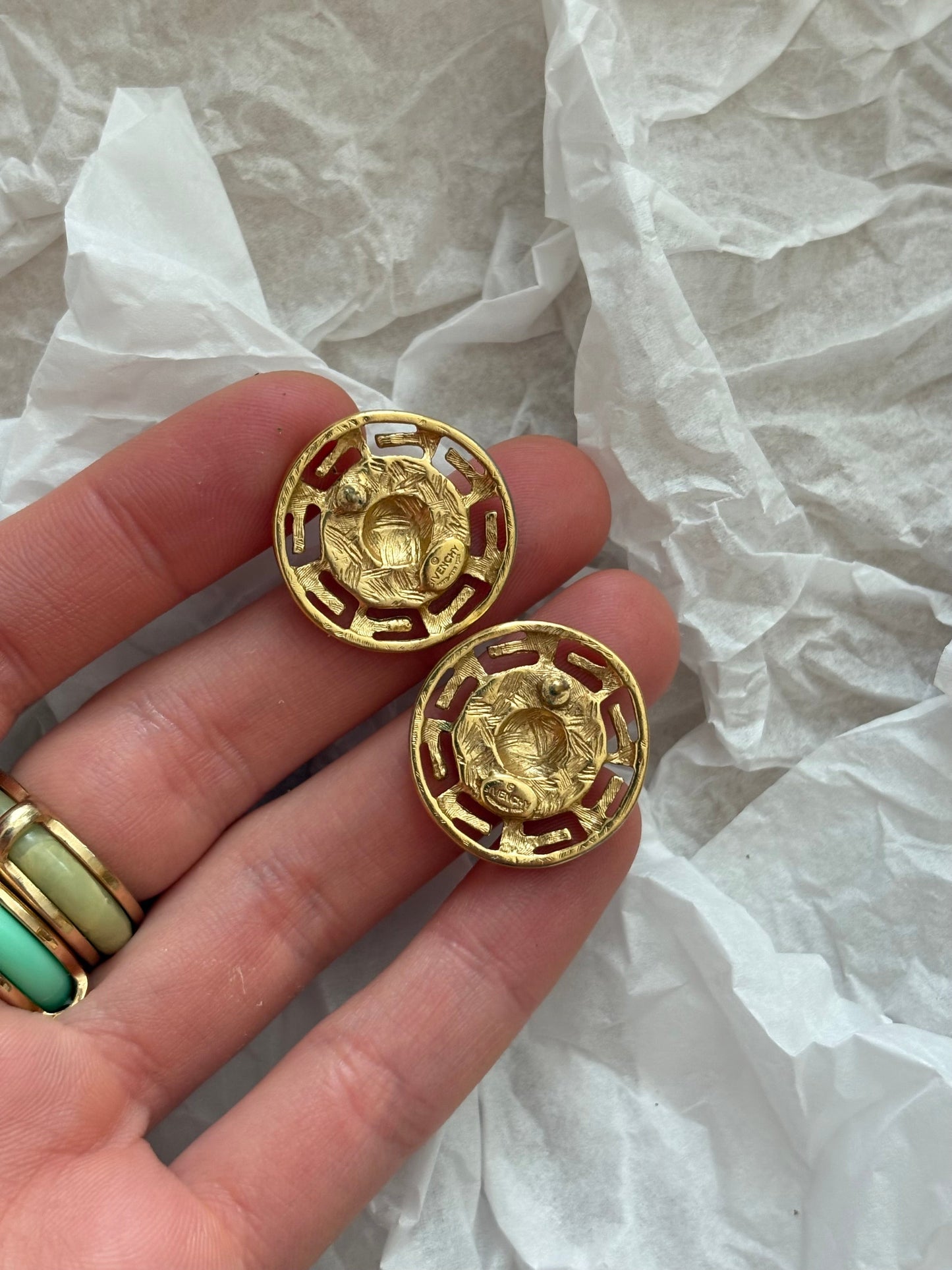 Pozłacane kolczyki Givenchy z logo, 1980–1990