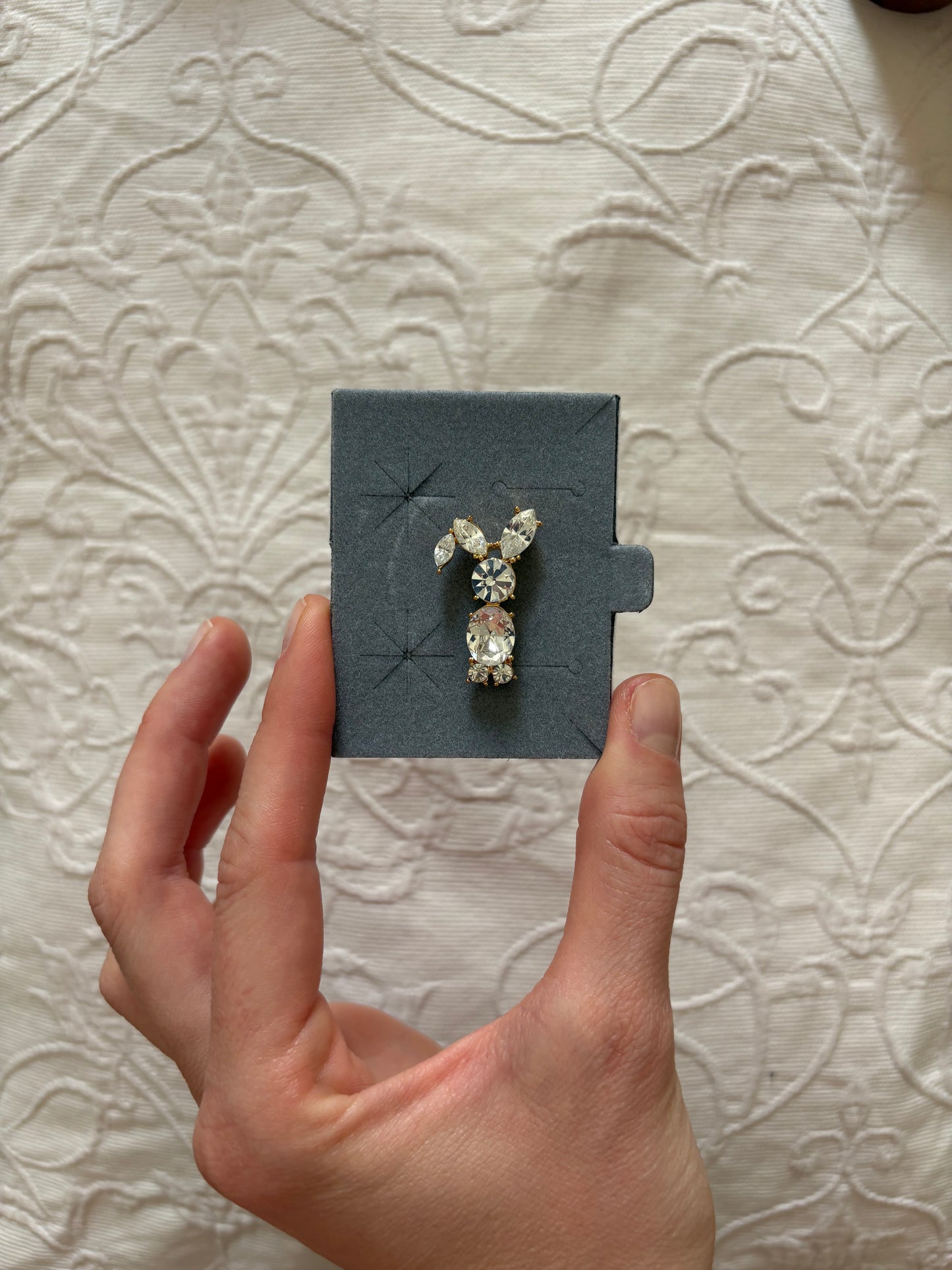 Avon "CRYSTAL BUNNY" brooch, 1997