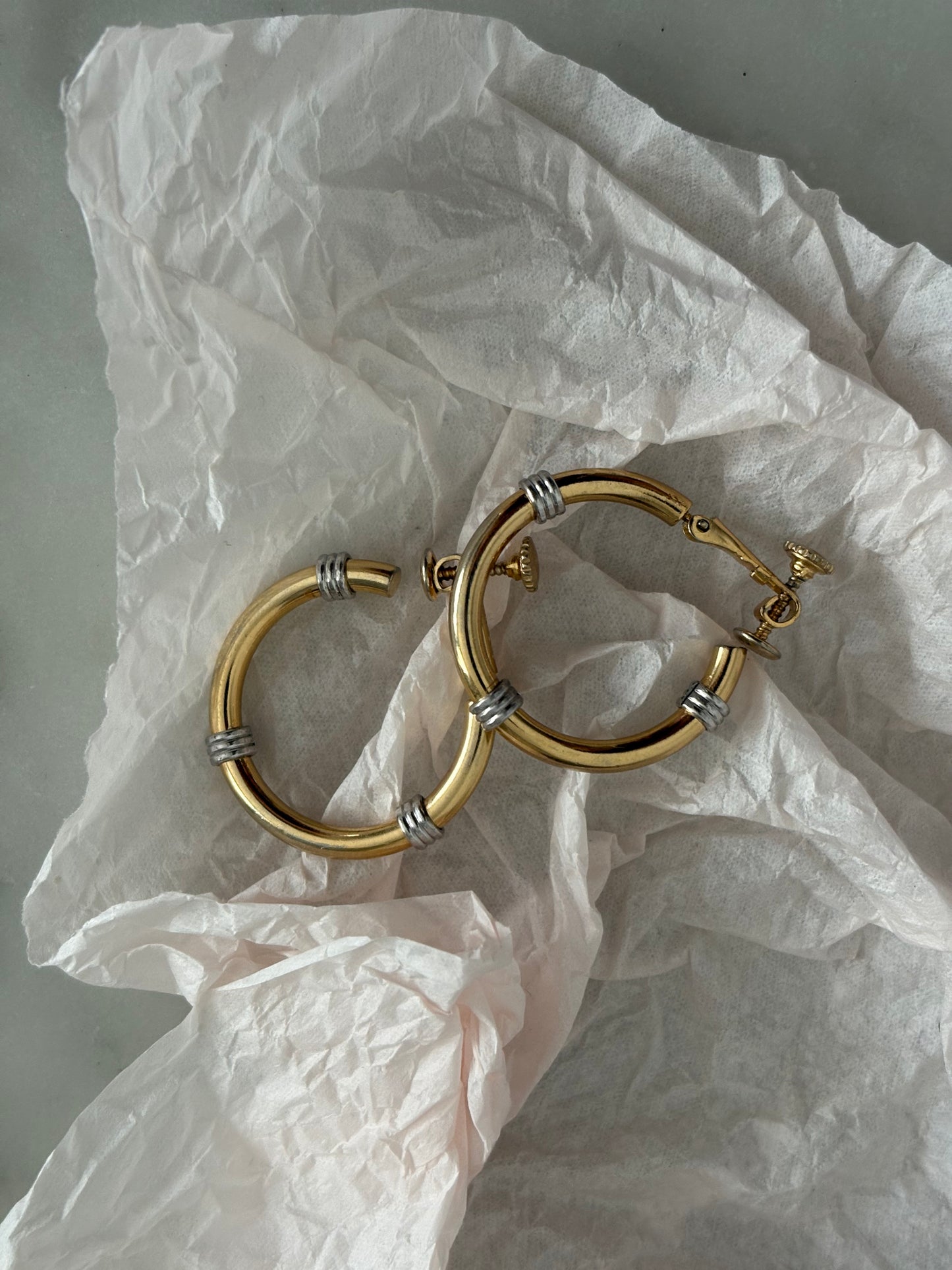 Dwukolorowe klipsy-koła Napier