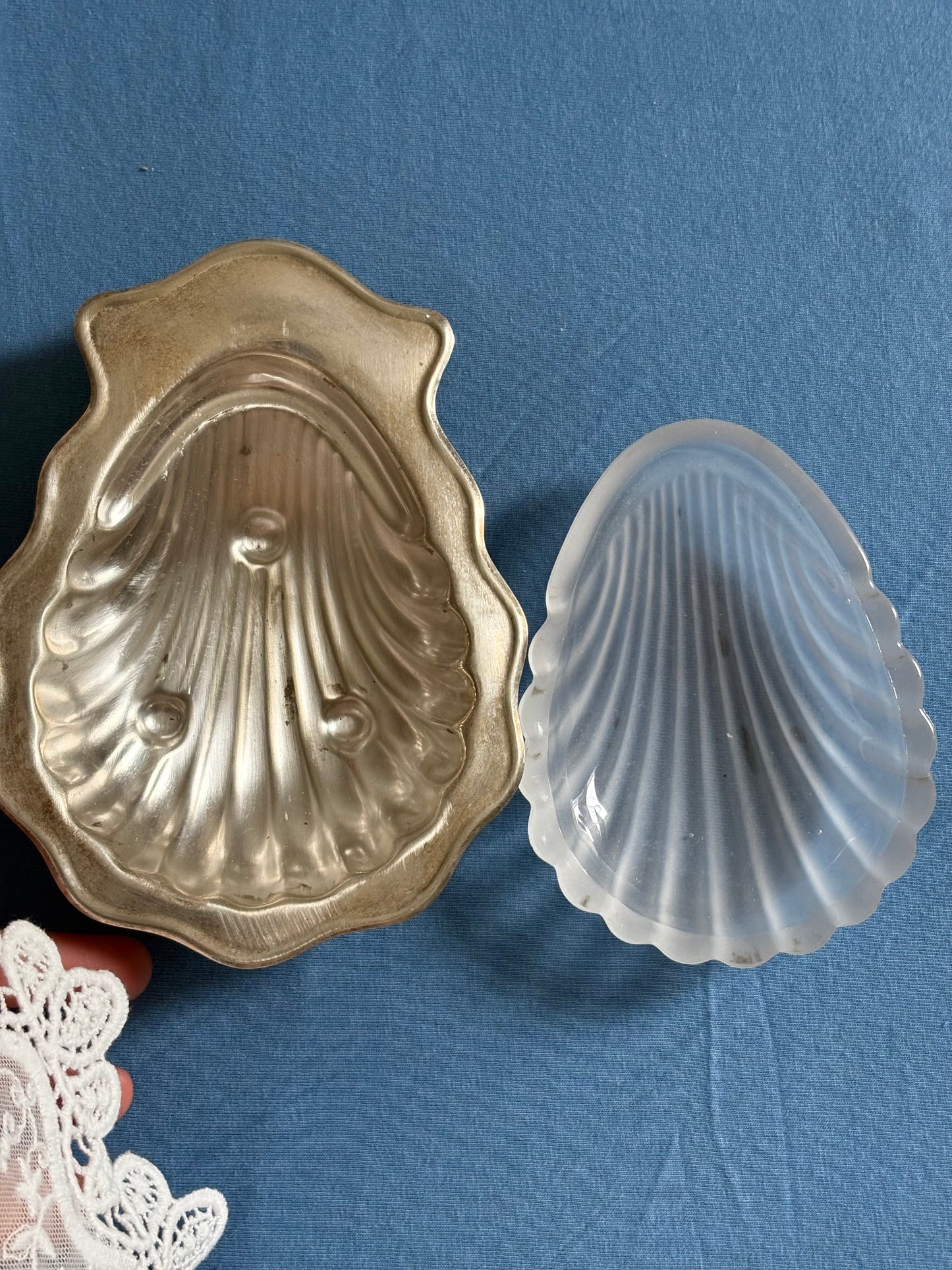 Decorative shell – milk glass + metal