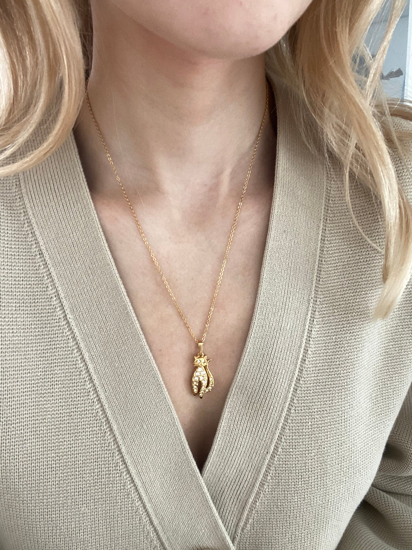 Naszyjnik Avon w kształcie kota z kryształkami