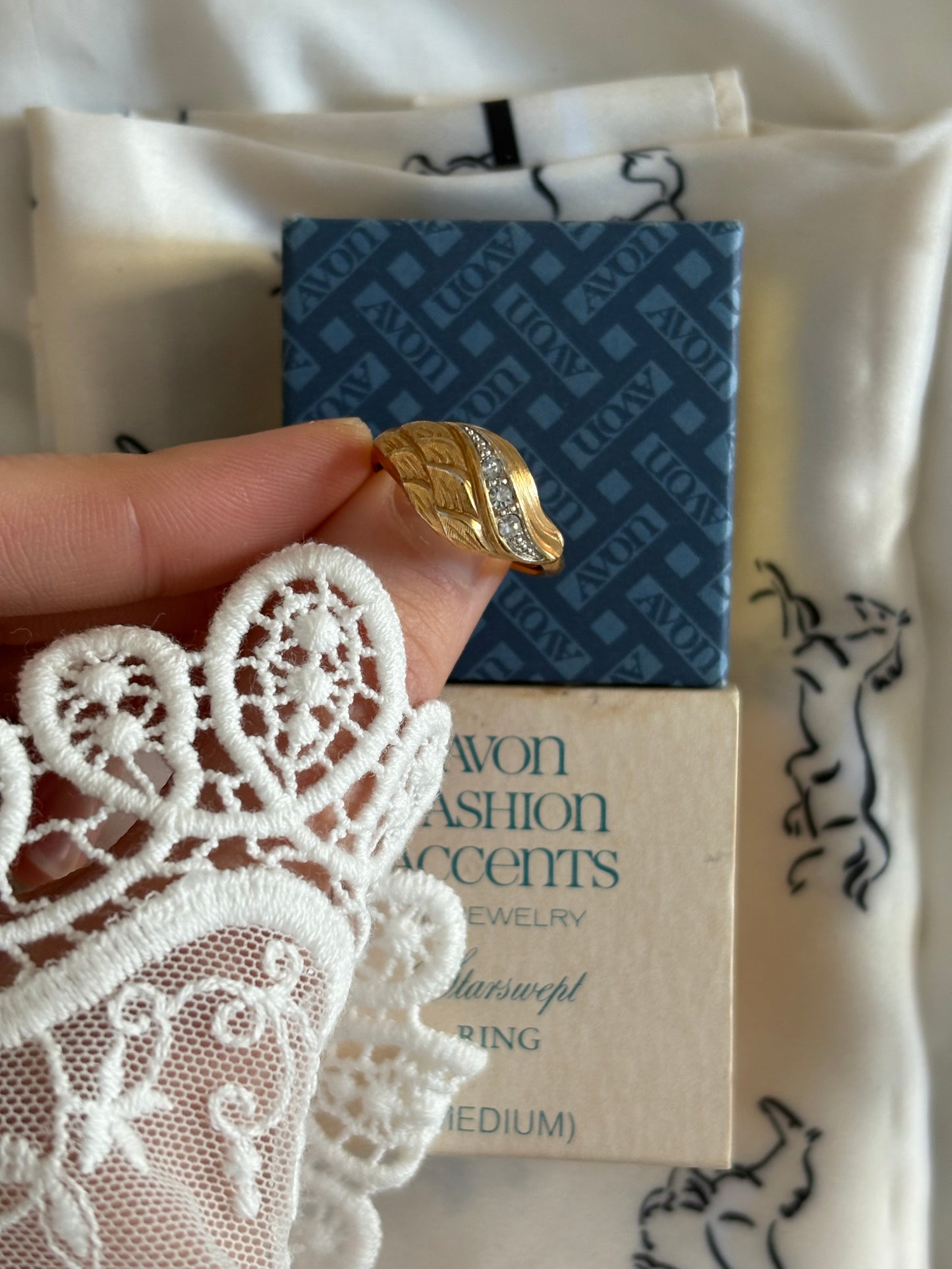 PIERŚCIONEK AVON “Starswept”,1975 rok