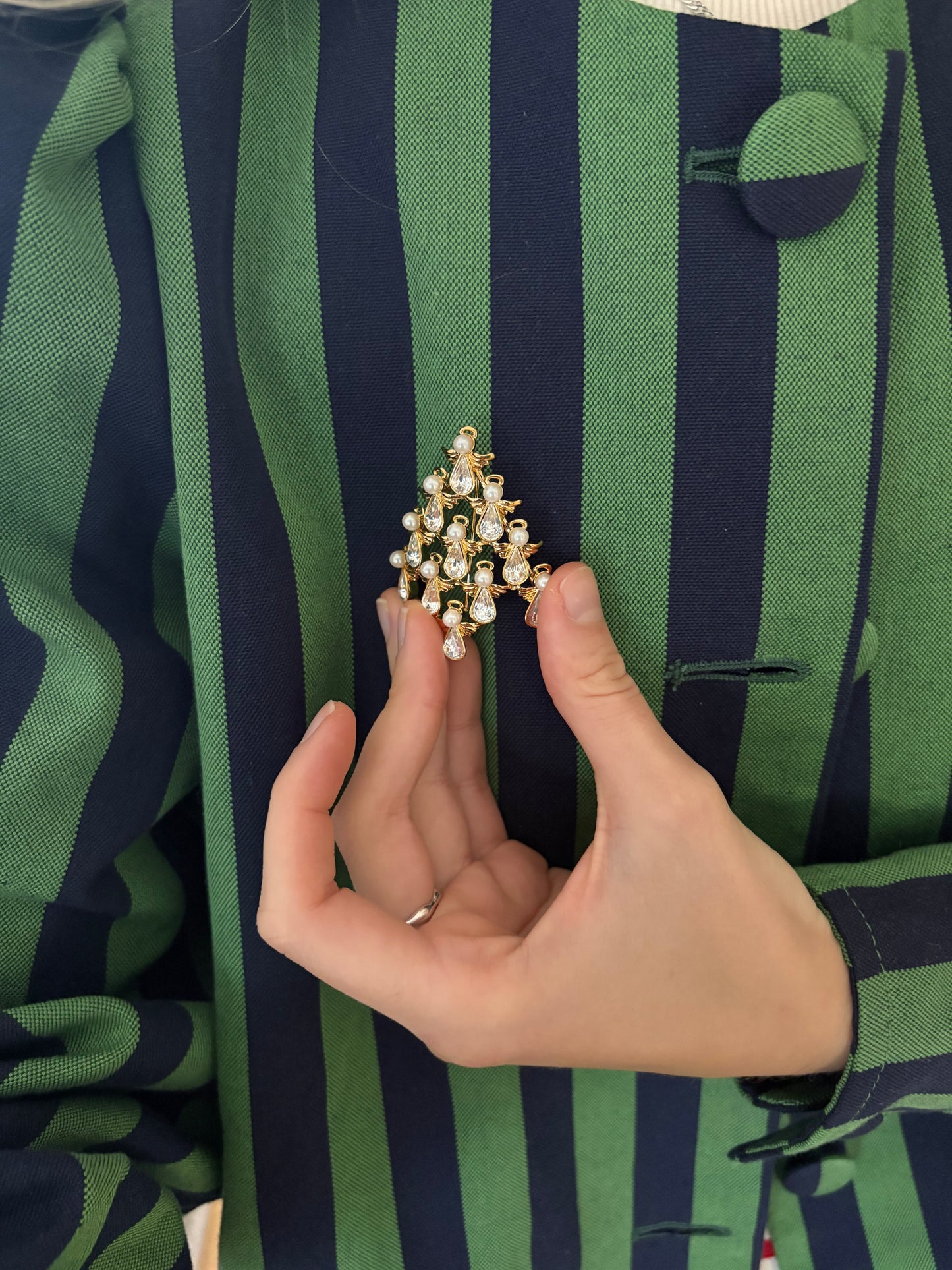 Broszka Avon Angel Tree Pin, 1999 rok