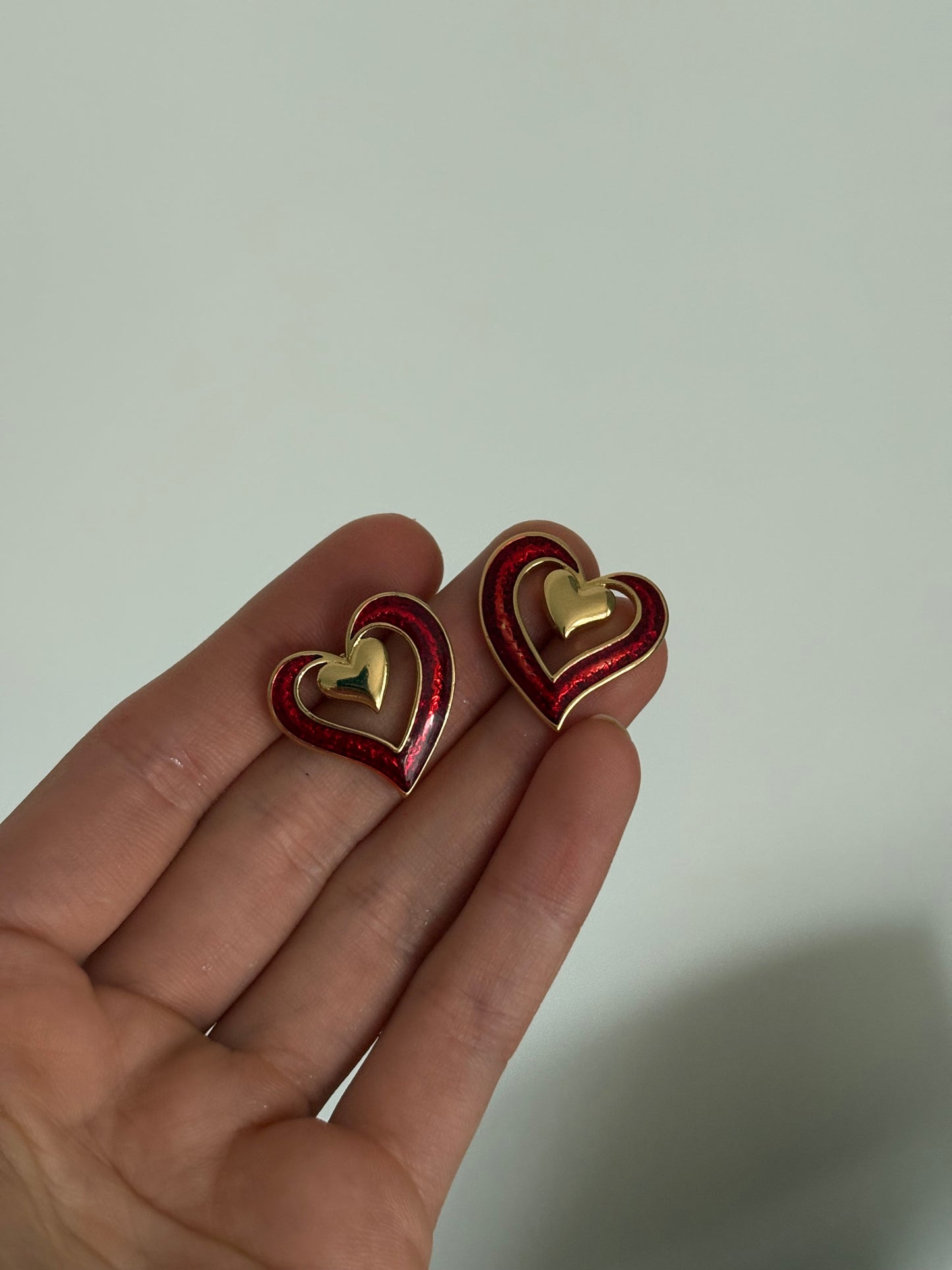 Kolczyki Avon z emalią „Double heart”, 1989 rok