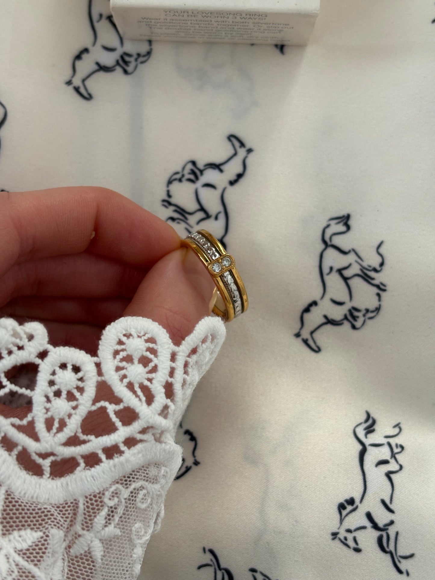 Rozbieralny pierścionek Avon „Lovesong”,1979 rok