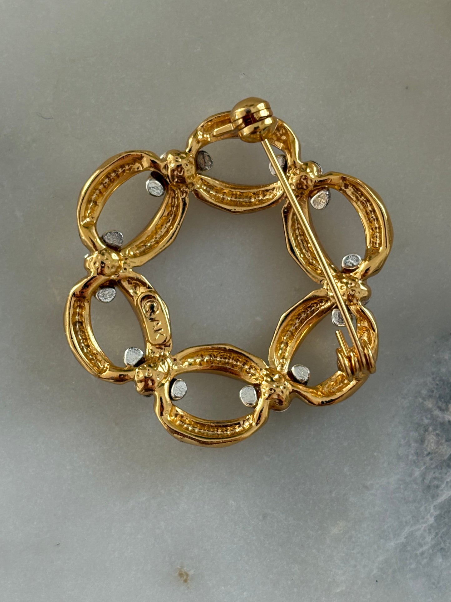 Broszka marki Anne Klein