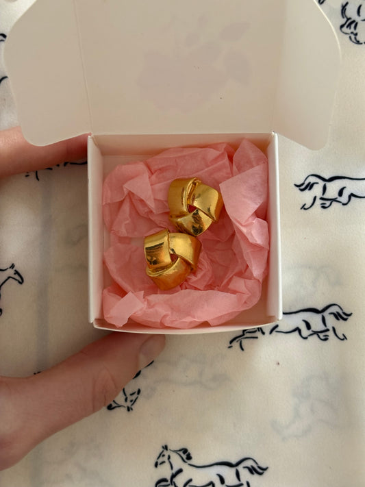 Kolczyki w formie węzła