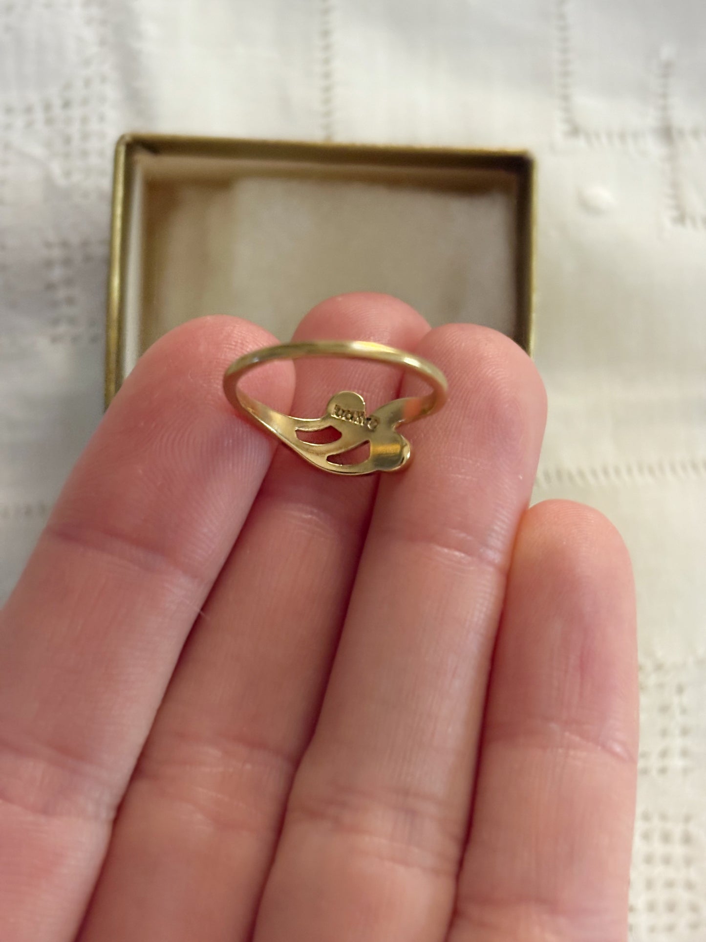 Pozłacany pierścionek Avon z podwójnym kryształkiem