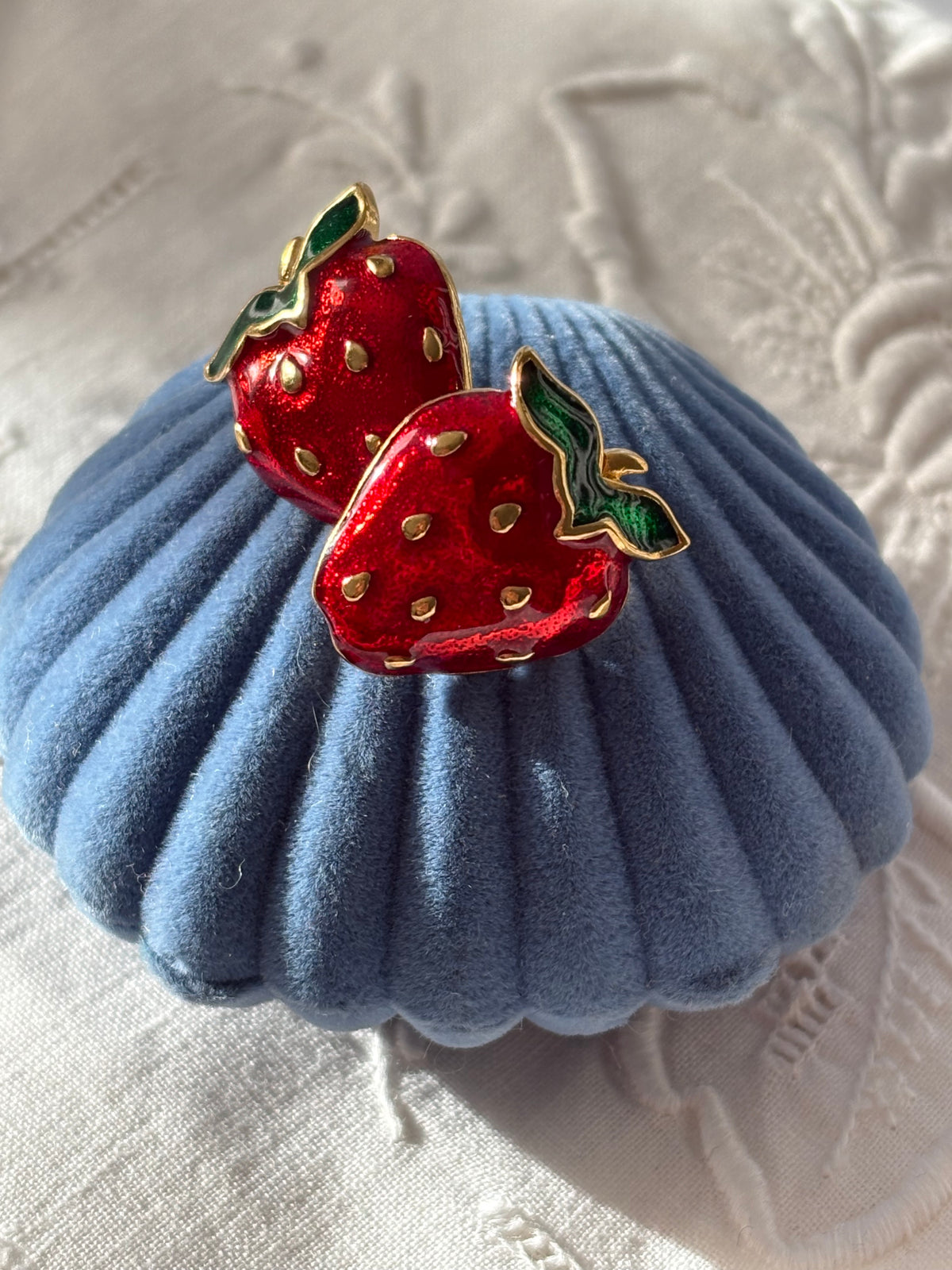 Kolczyki Avon “Very Berry”,1987 rok