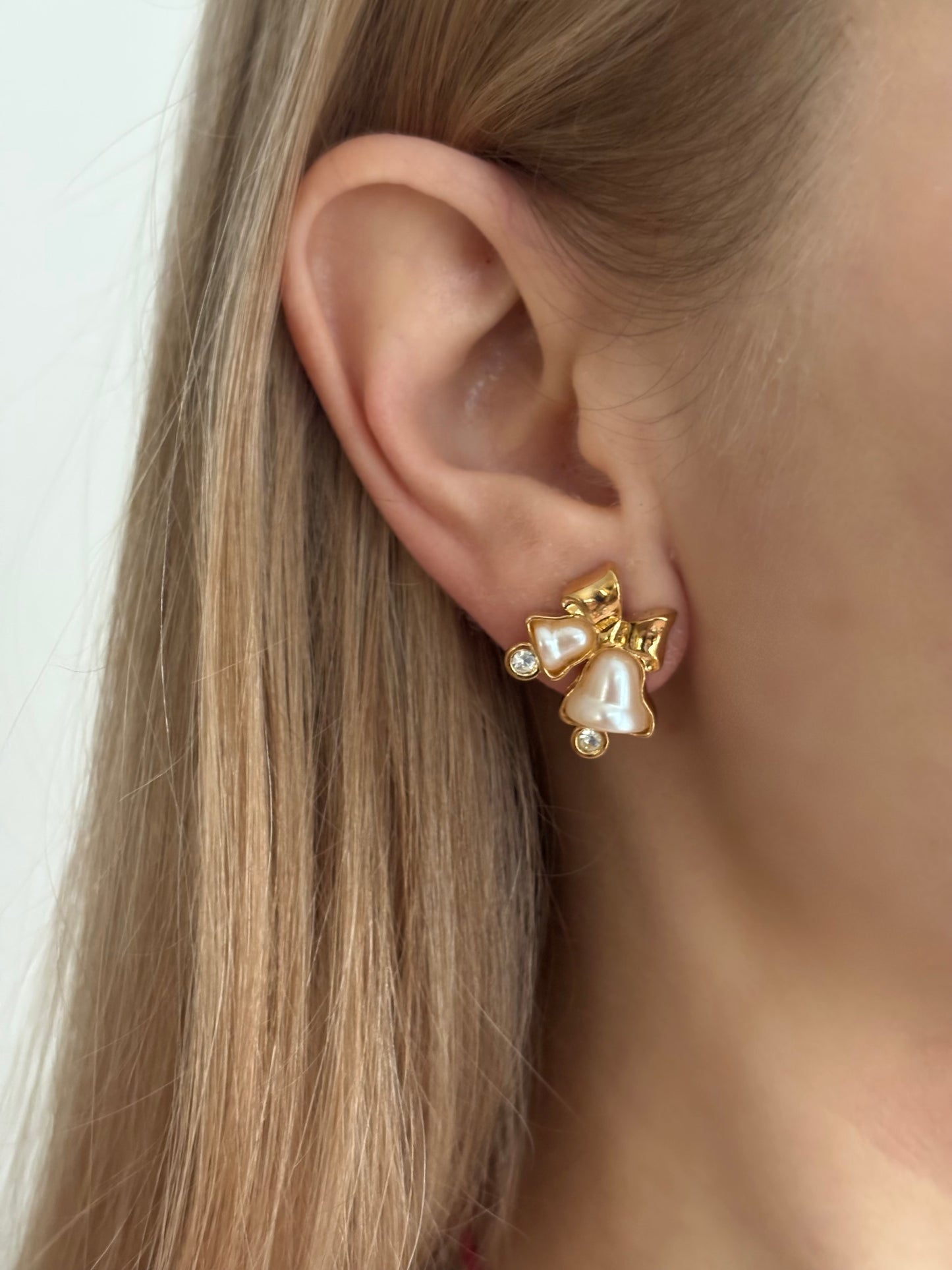 Kolczyki Avon “”Pearly Bell”,1997 rok