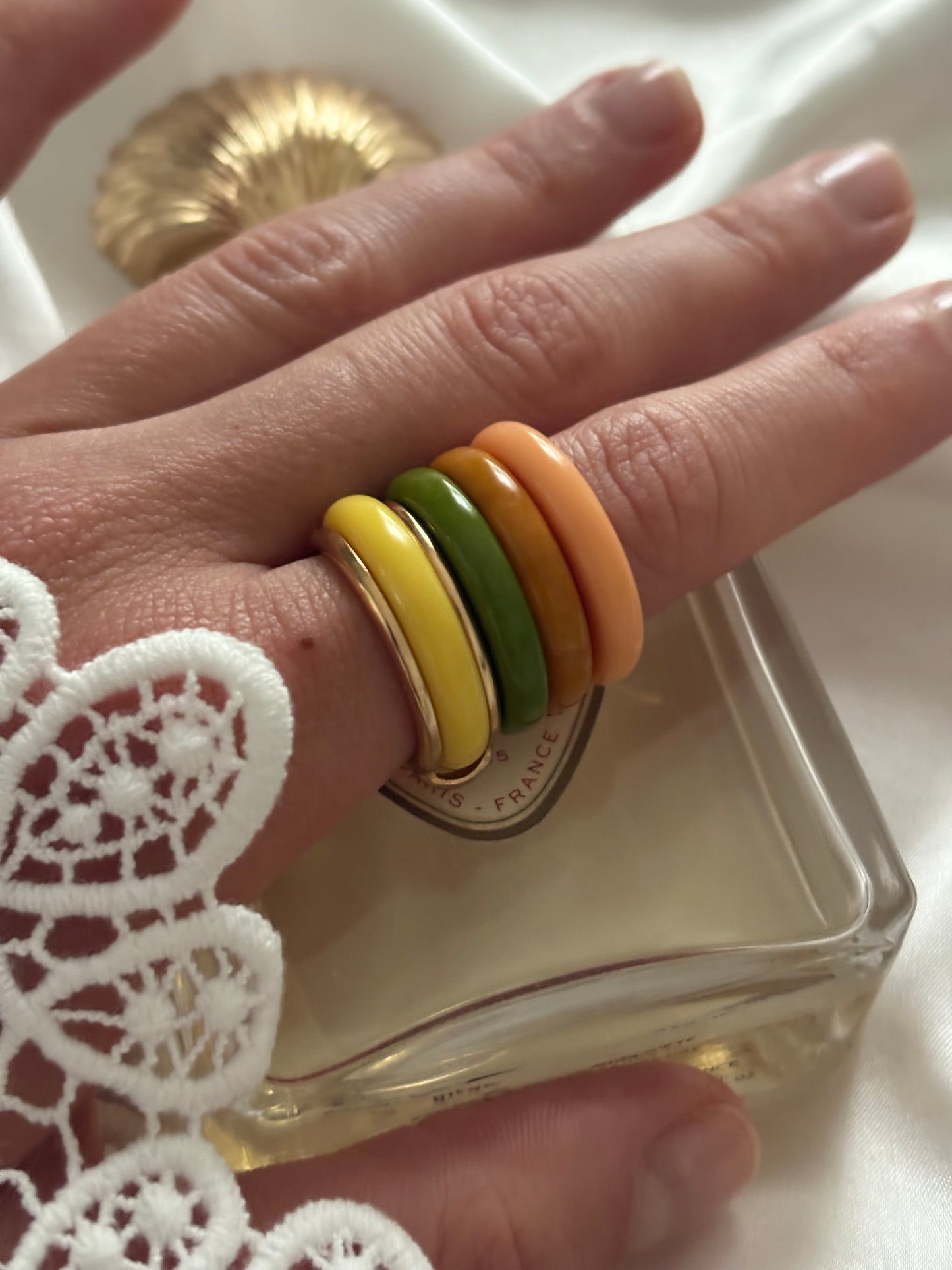 Zestaw wymiennych pierścionków Avon, 1977 rok