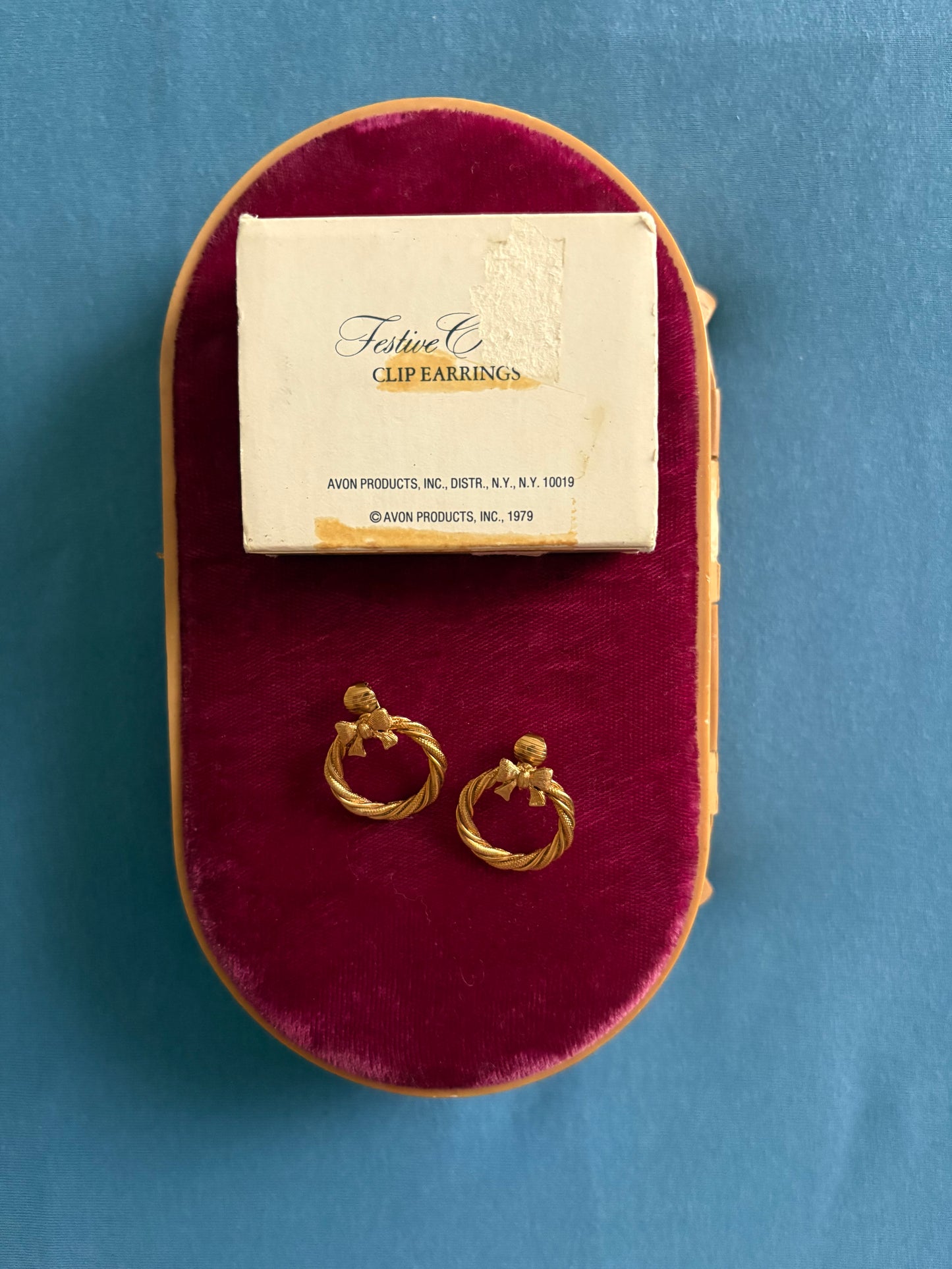 Klipsy Avon „Festive Circlet” (1979)