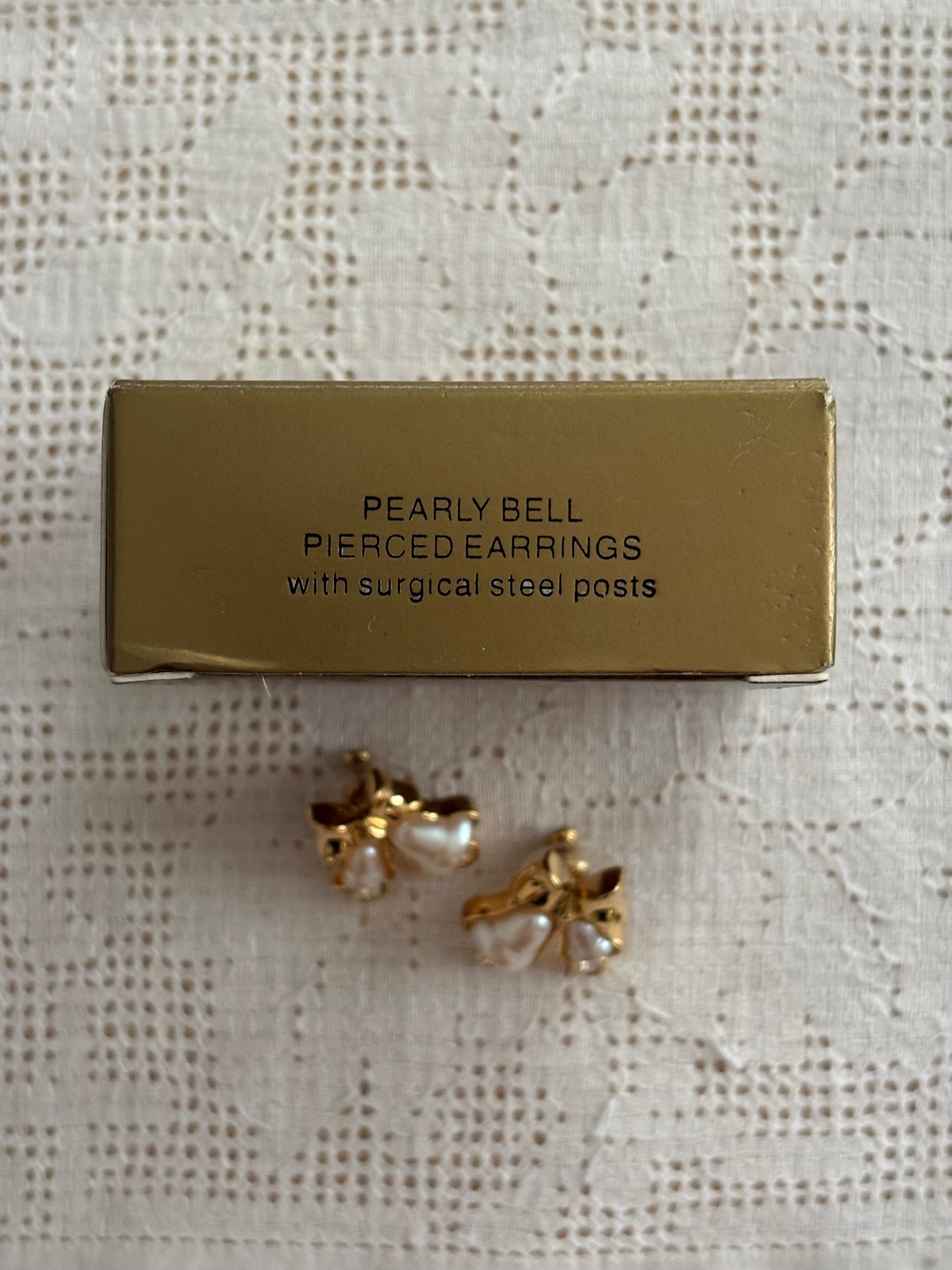 Kolczyki Avon “”Pearly Bell”,1997 rok